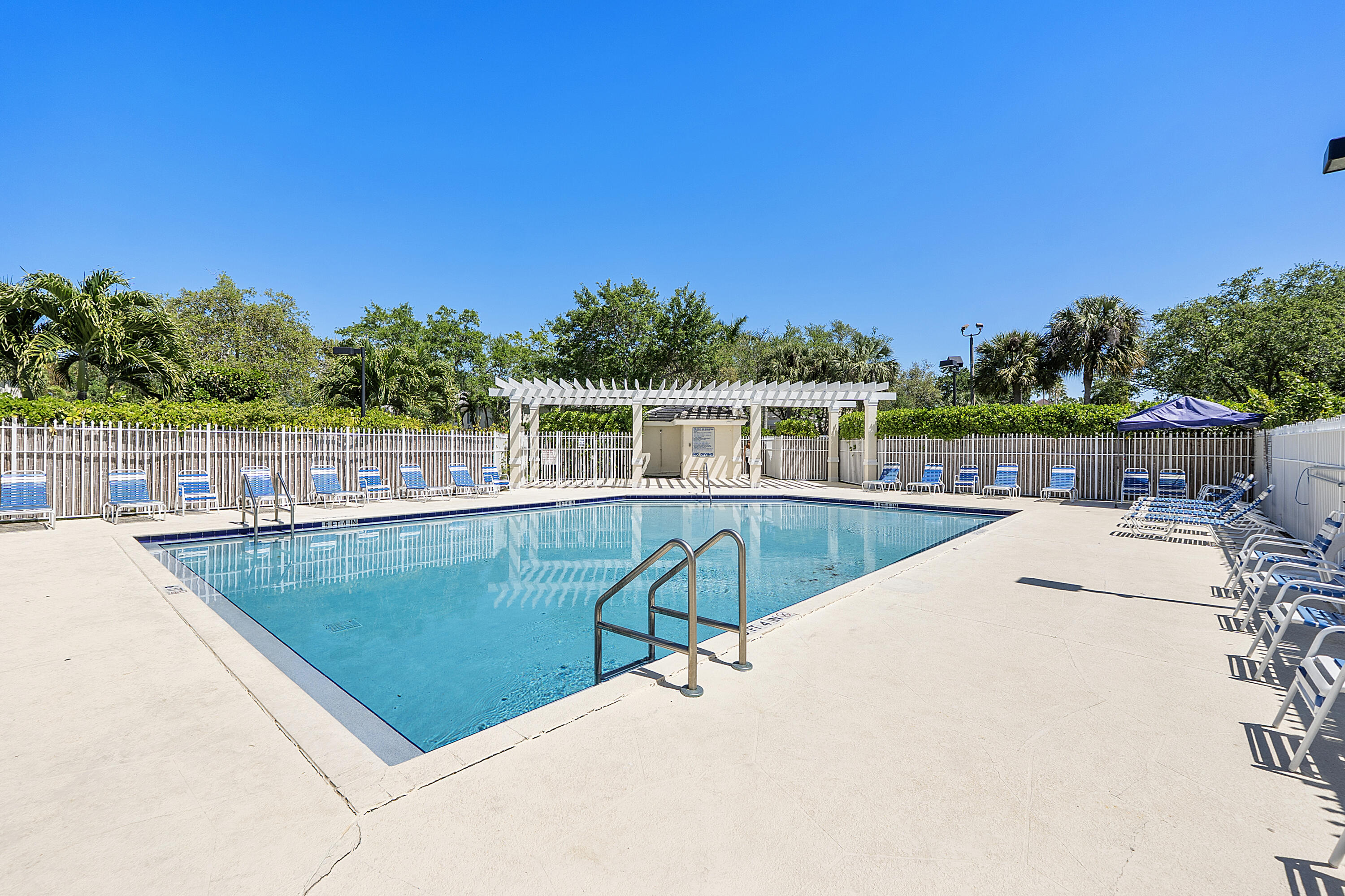 CORAL REEF CLUB - Residential