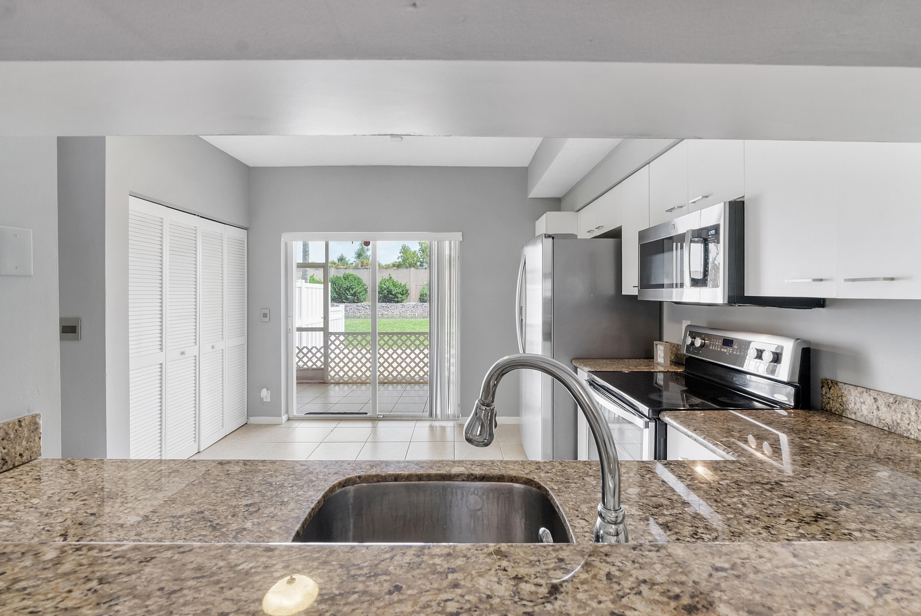 CORAL REEF CLUB - Residential