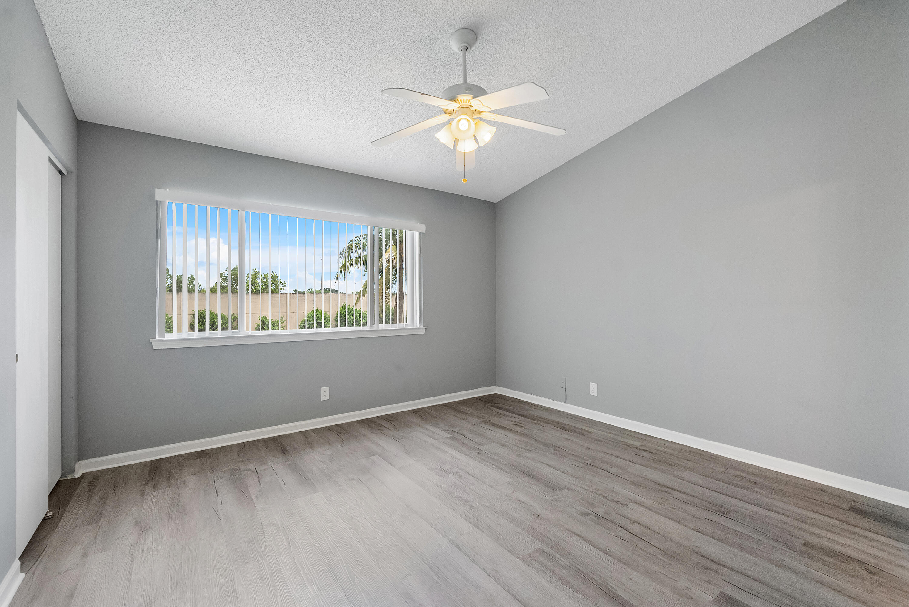 CORAL REEF CLUB - Residential
