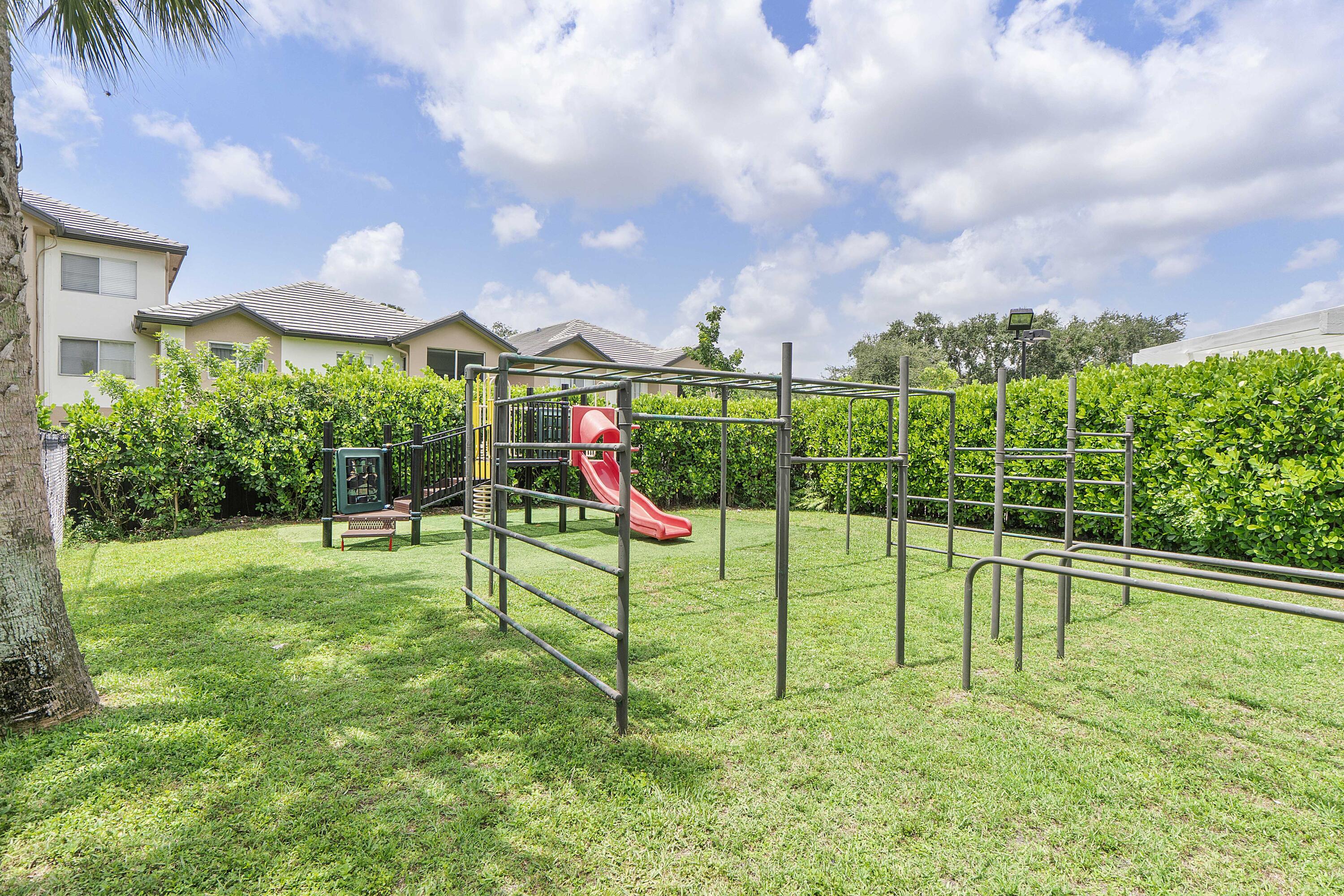 CORAL REEF CLUB - Residential