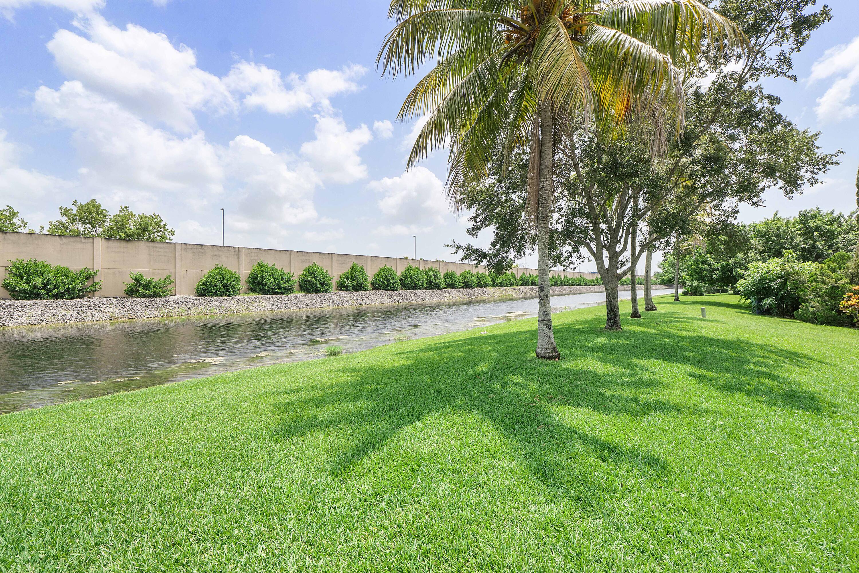 CORAL REEF CLUB - Residential