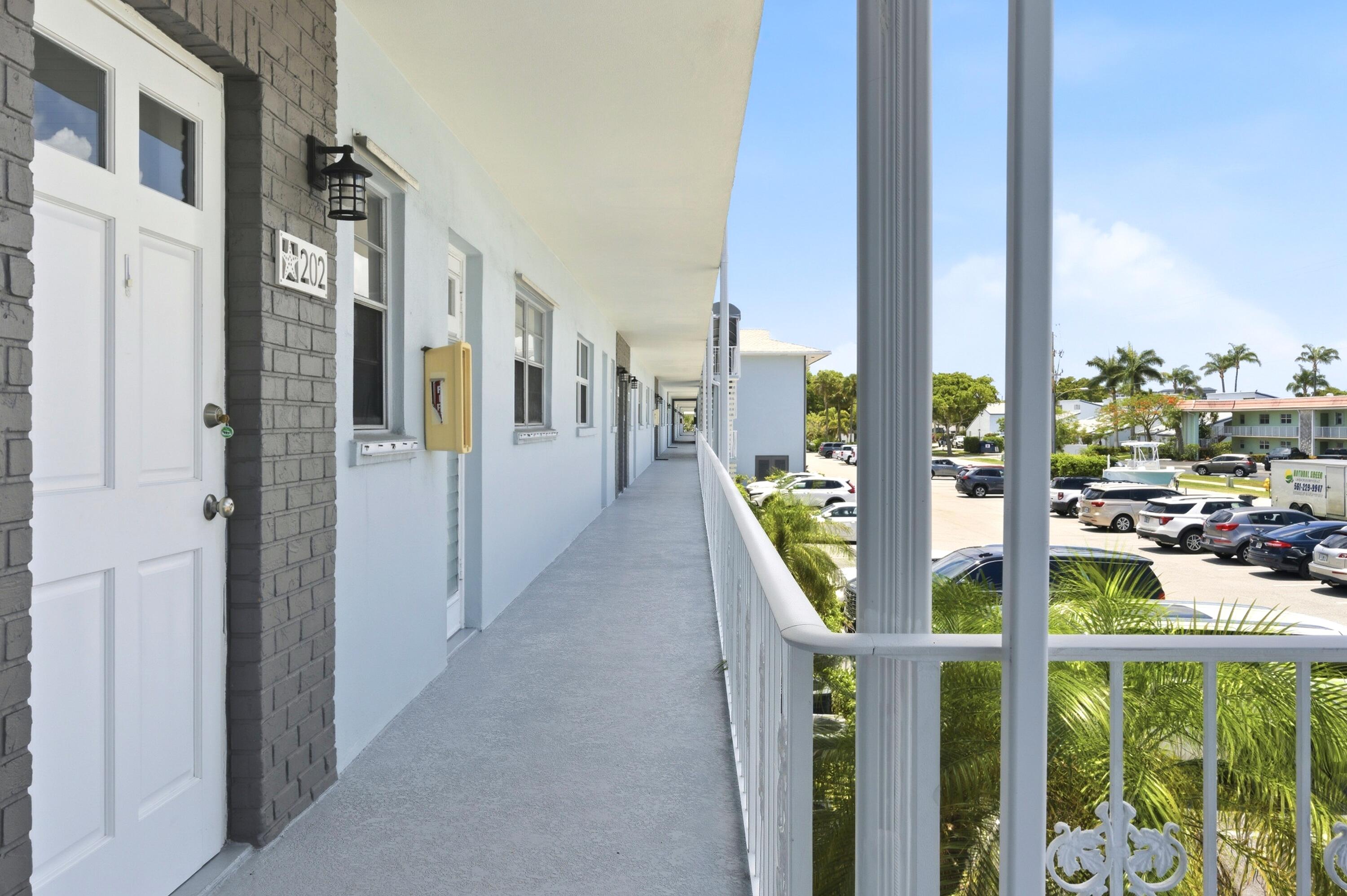 SANDPIPER COND APTS LTS 188 TO 193 PALM BEACH LAKE - Residential
