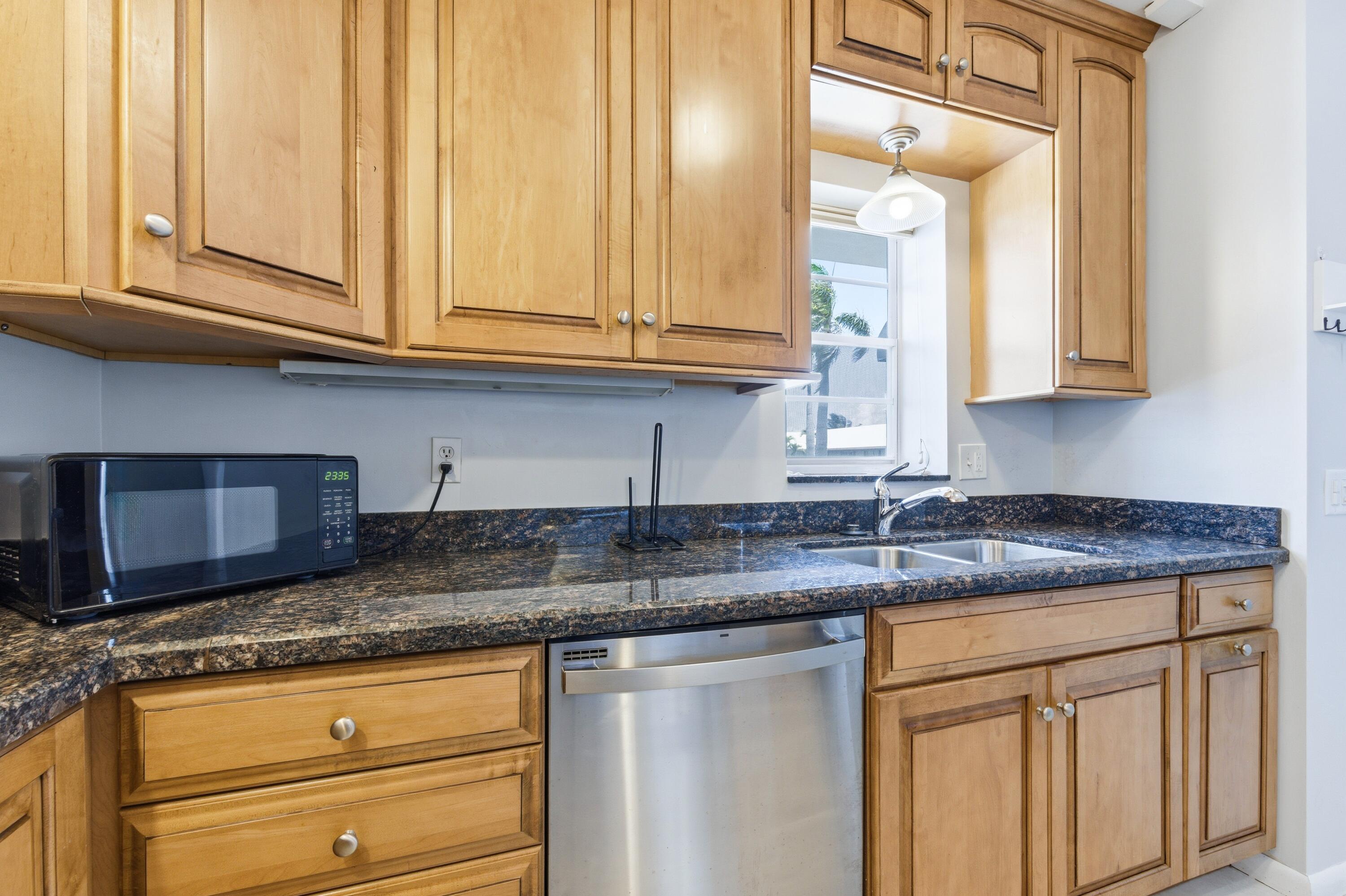 SANDPIPER COND APTS LTS 188 TO 193 PALM BEACH LAKE - Residential