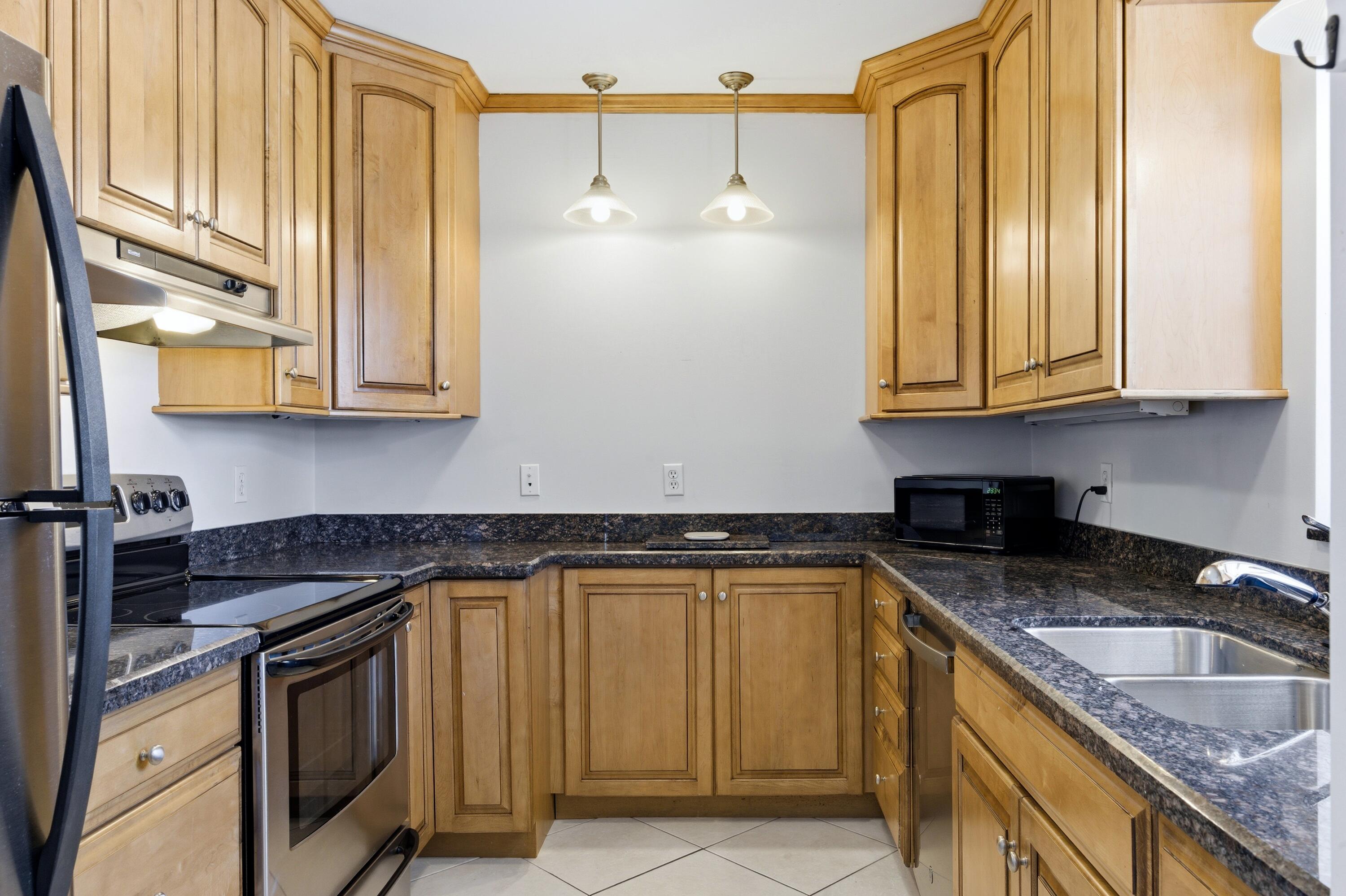 SANDPIPER COND APTS LTS 188 TO 193 PALM BEACH LAKE - Residential