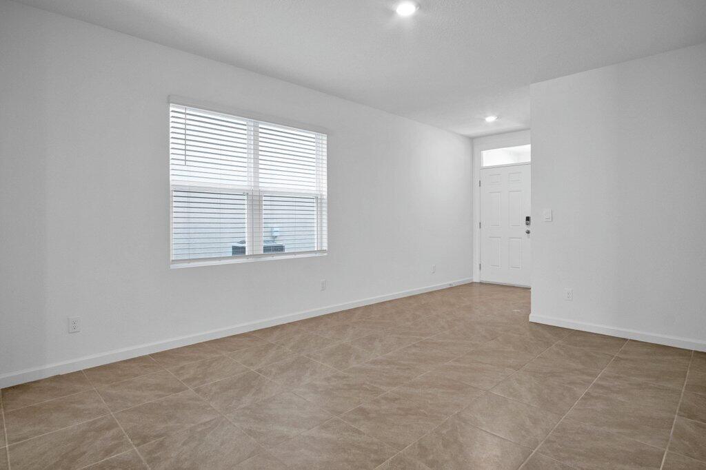 VERANO SOUTH PUD 1 - POD G - PLAT NO. 1 - Residential Lease