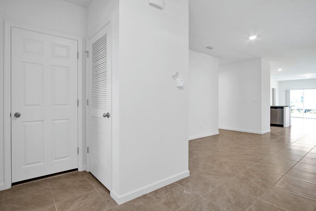 VERANO SOUTH PUD 1 - POD G - PLAT NO. 1 - Residential Lease