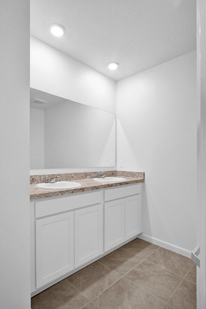 VERANO SOUTH PUD 1 - POD G - PLAT NO. 1 - Residential Lease