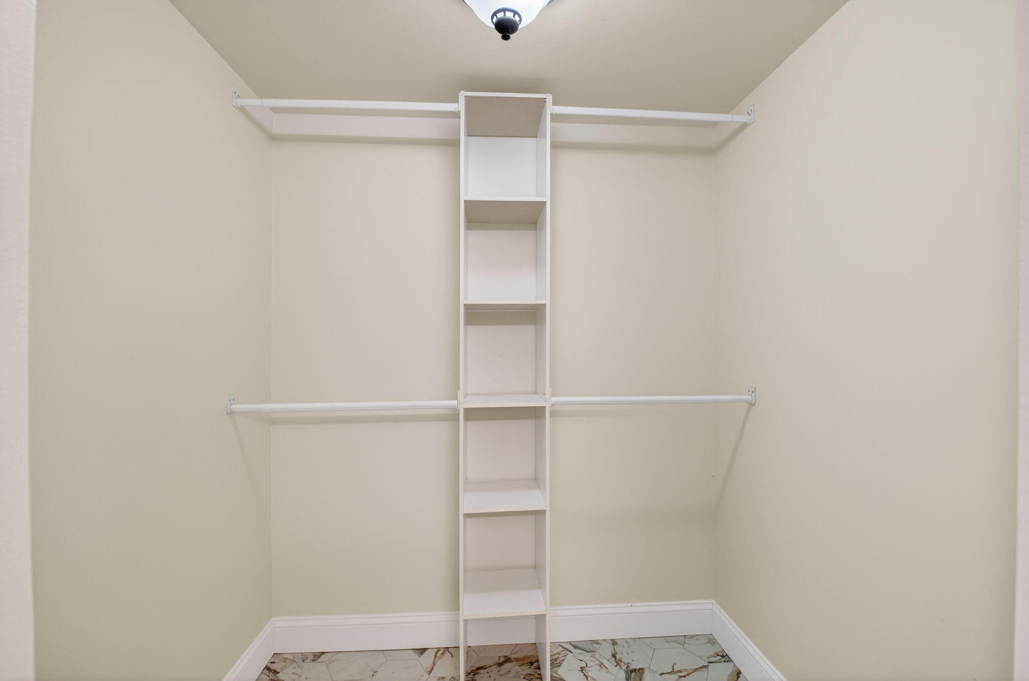 BANYAN COURTS CONDO - Residential