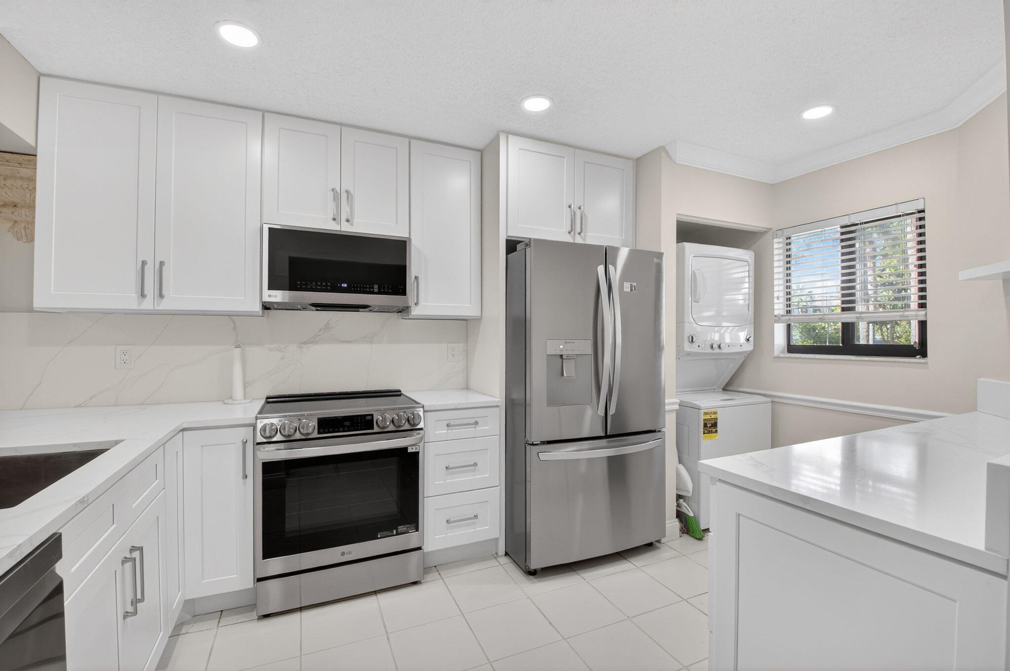 BANYAN COURTS CONDO - Residential