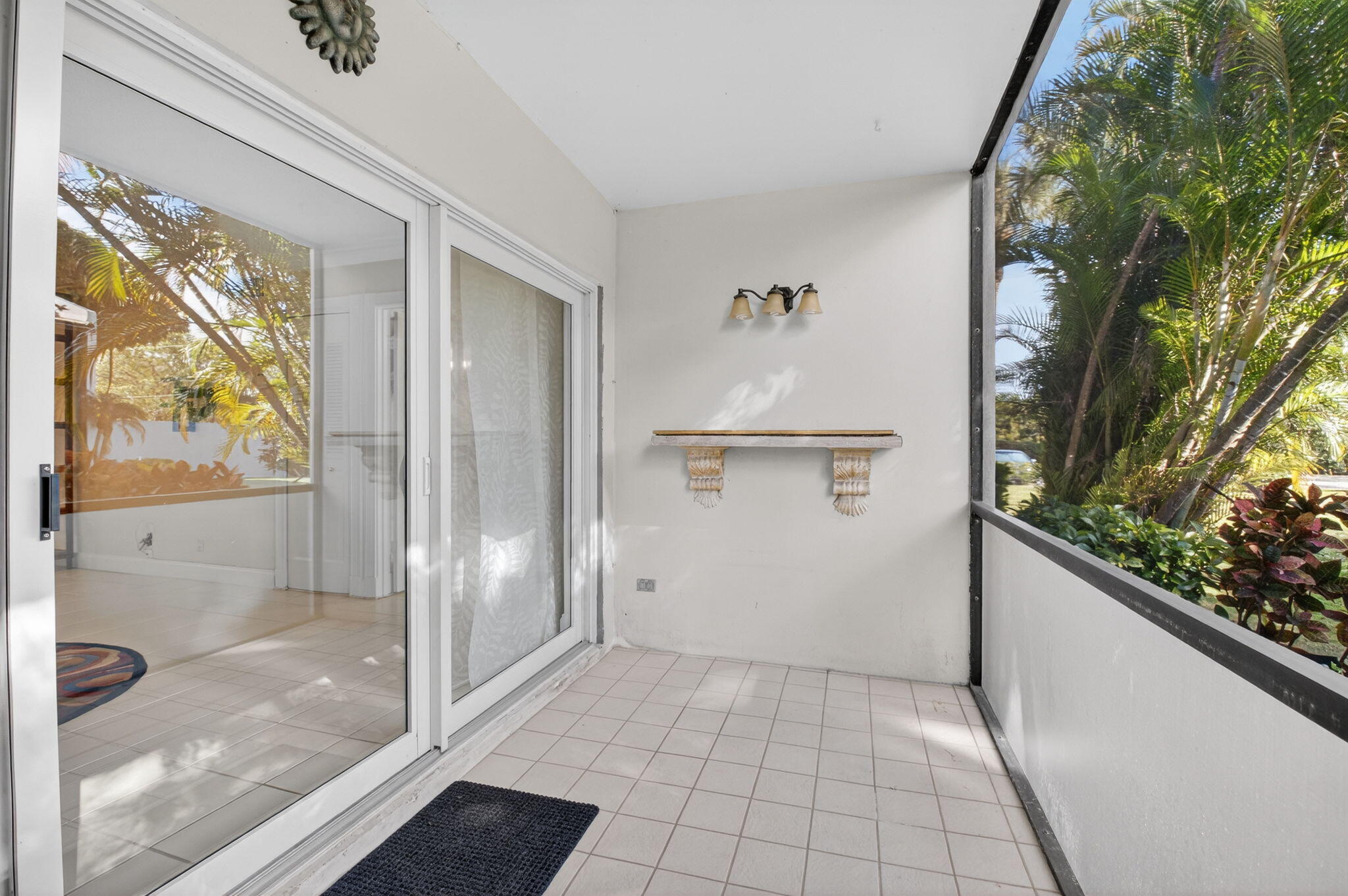 BANYAN COURTS CONDO - Residential