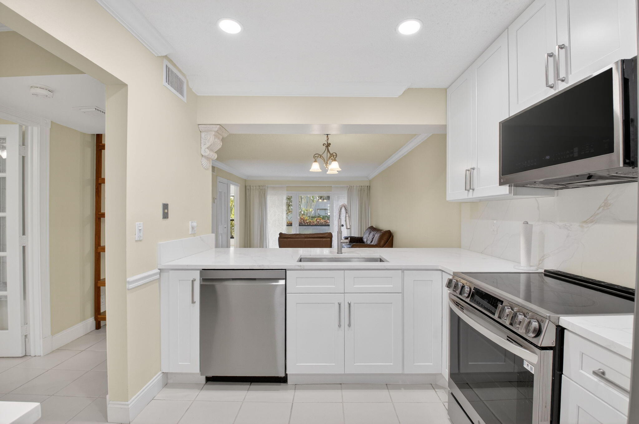 BANYAN COURTS CONDO - Residential