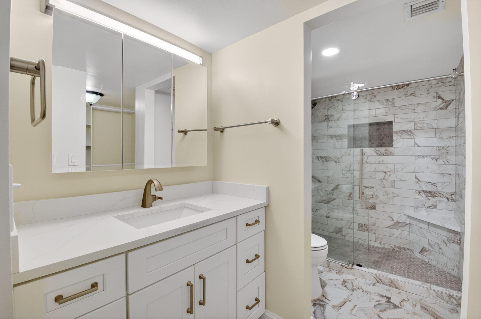 BANYAN COURTS CONDO - Residential