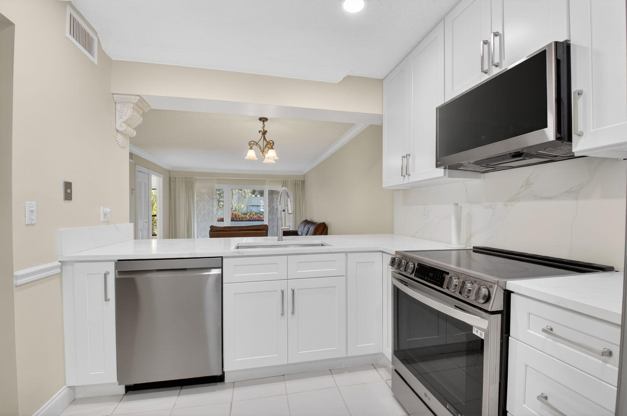BANYAN COURTS CONDO - Residential