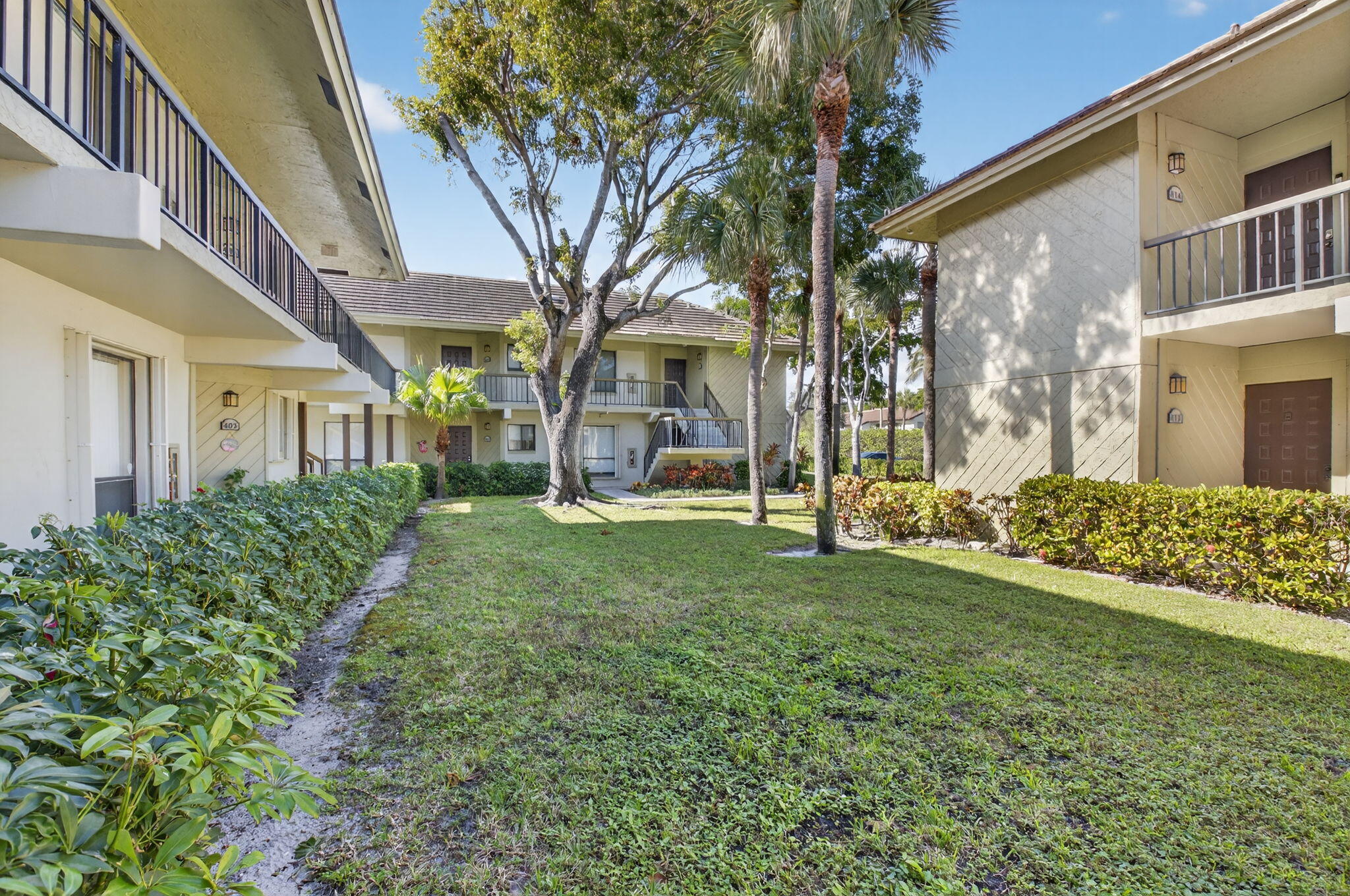 BANYAN COURTS CONDO - Residential