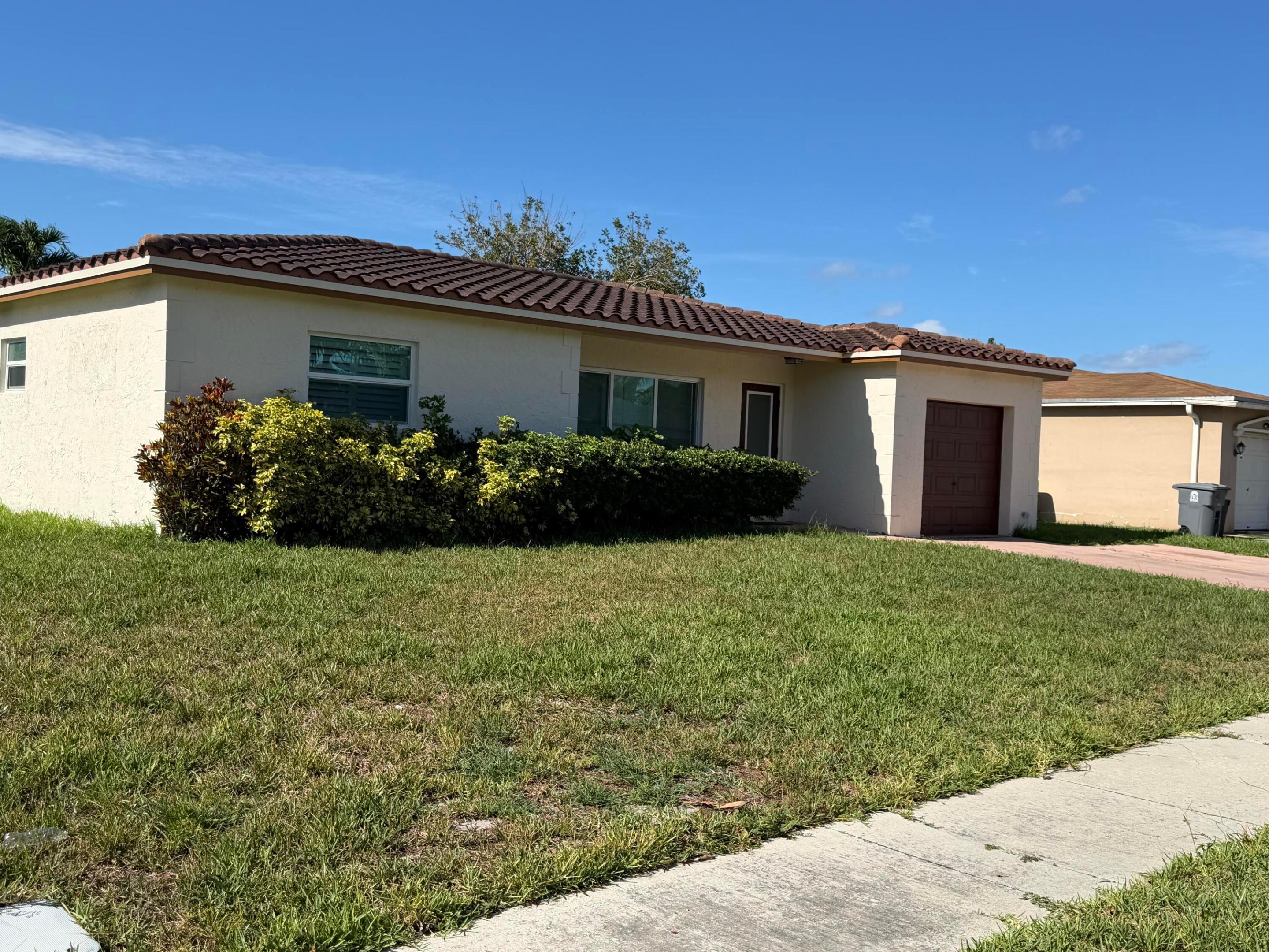 HOLIDAY CITY AT BOCA RATON SEC 4 - Residential Lease