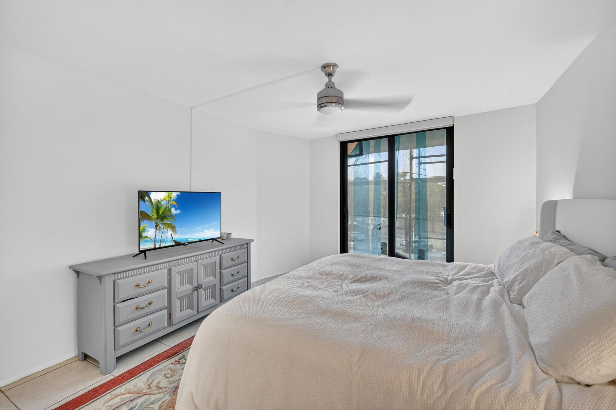 EMERALD HILLS C C APTS CONDO - Residential Lease