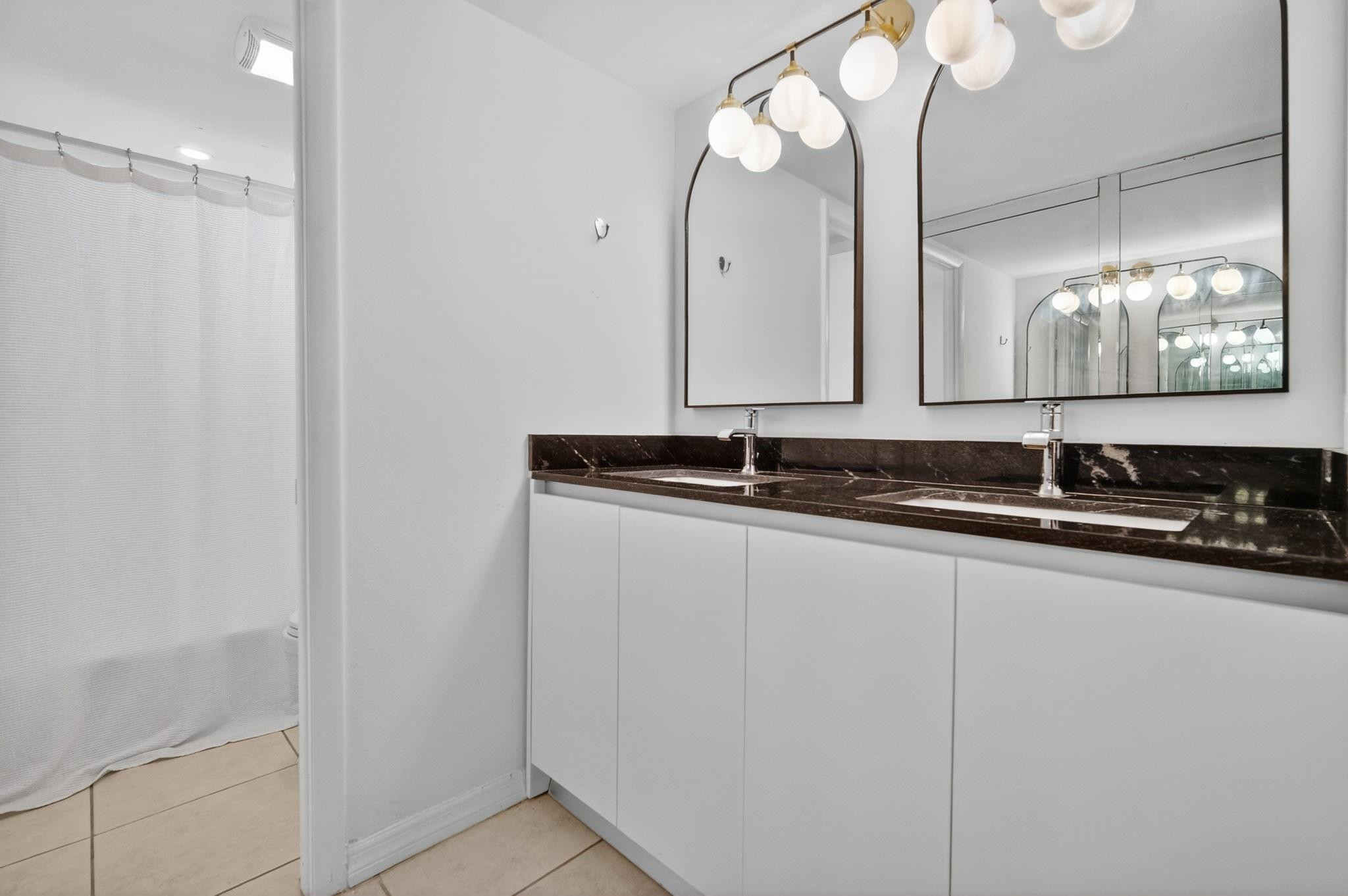 EMERALD HILLS C C APTS CONDO - Residential Lease