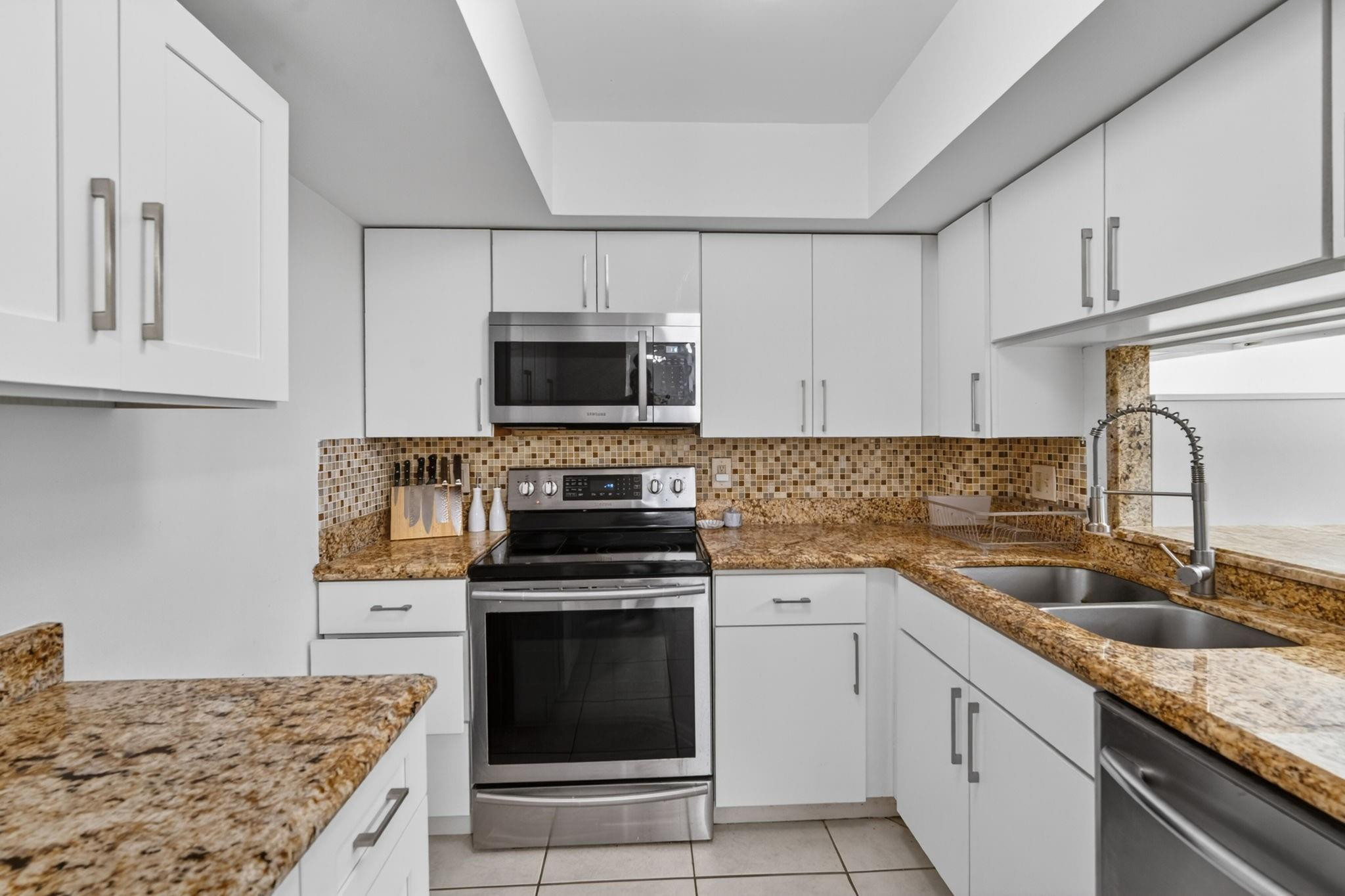 EMERALD HILLS C C APTS CONDO - Residential Lease
