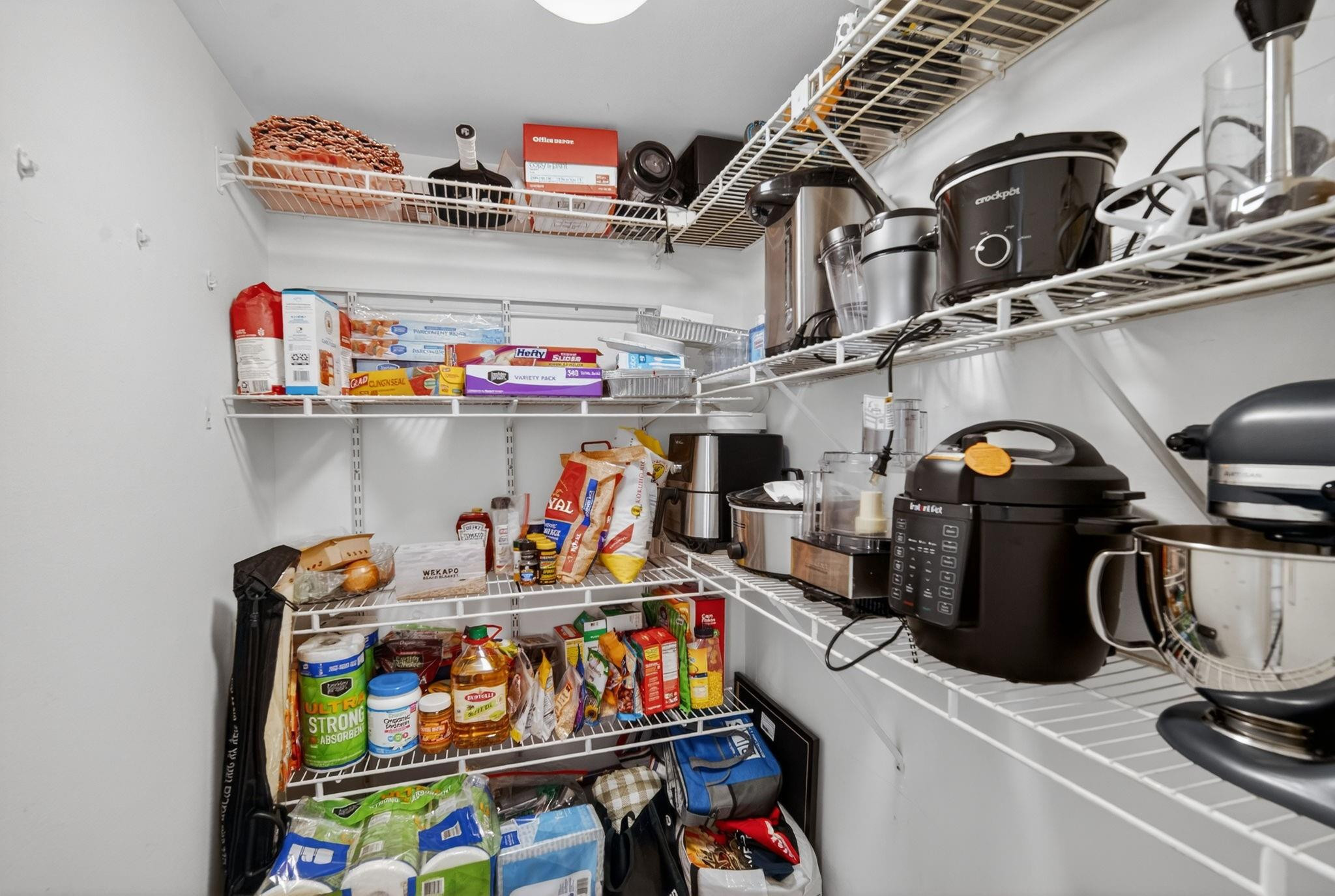 EMERALD HILLS C C APTS CONDO - Residential Lease