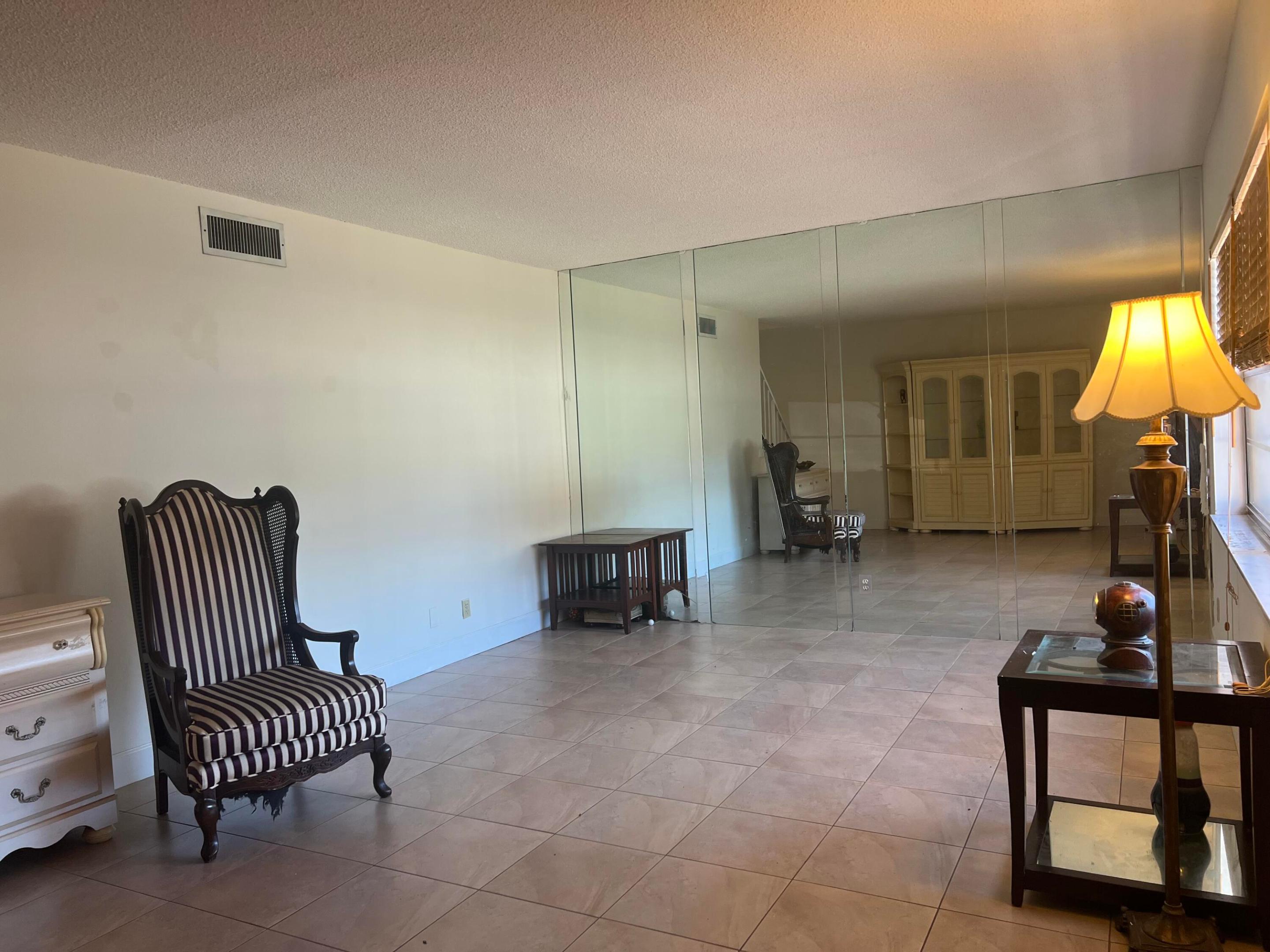 VALENCIA VILLAGE CONDO PHASE I - Residential Lease