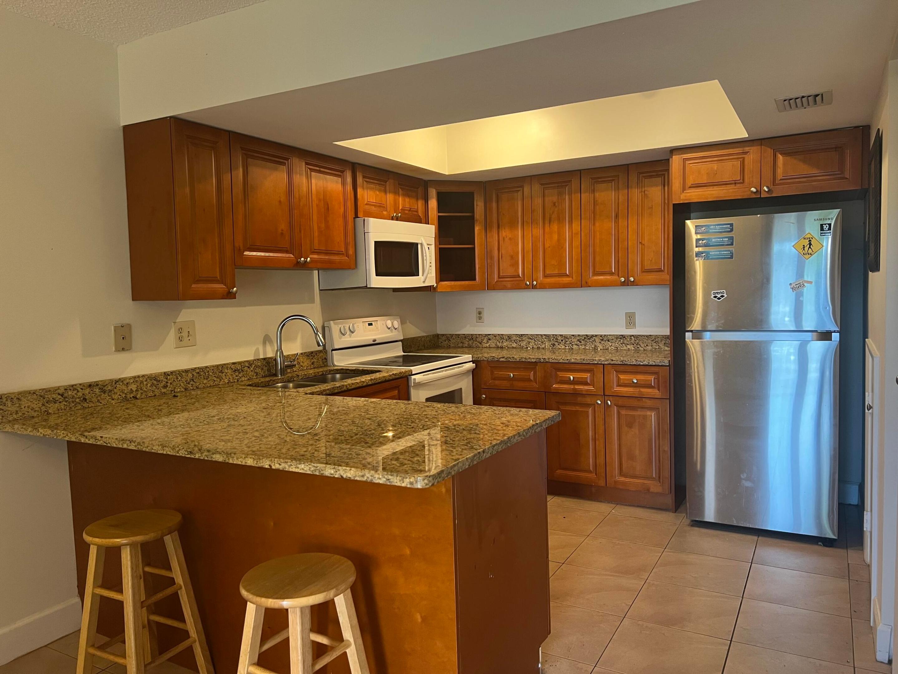 VALENCIA VILLAGE CONDO PHASE I - Residential Lease
