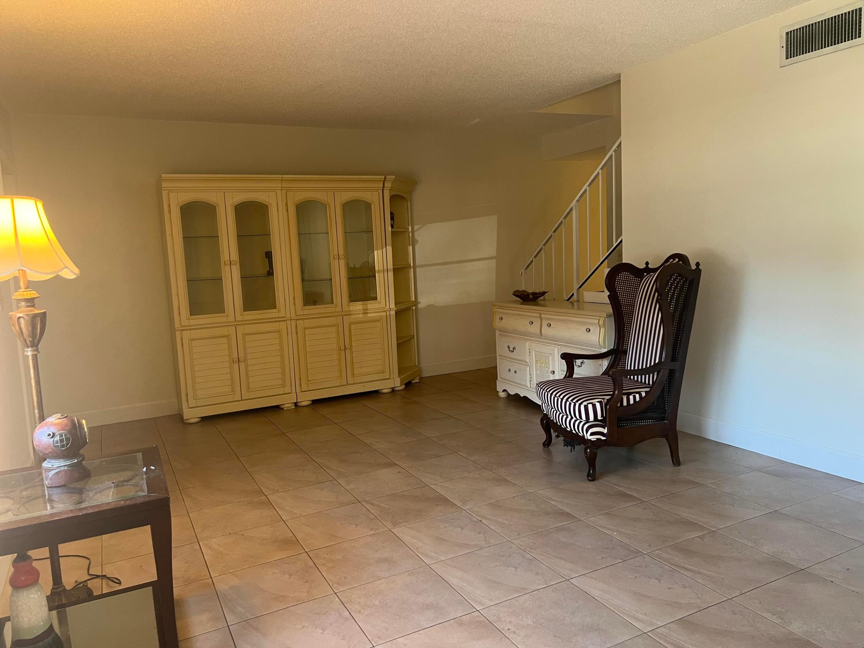 VALENCIA VILLAGE CONDO PHASE I - Residential Lease