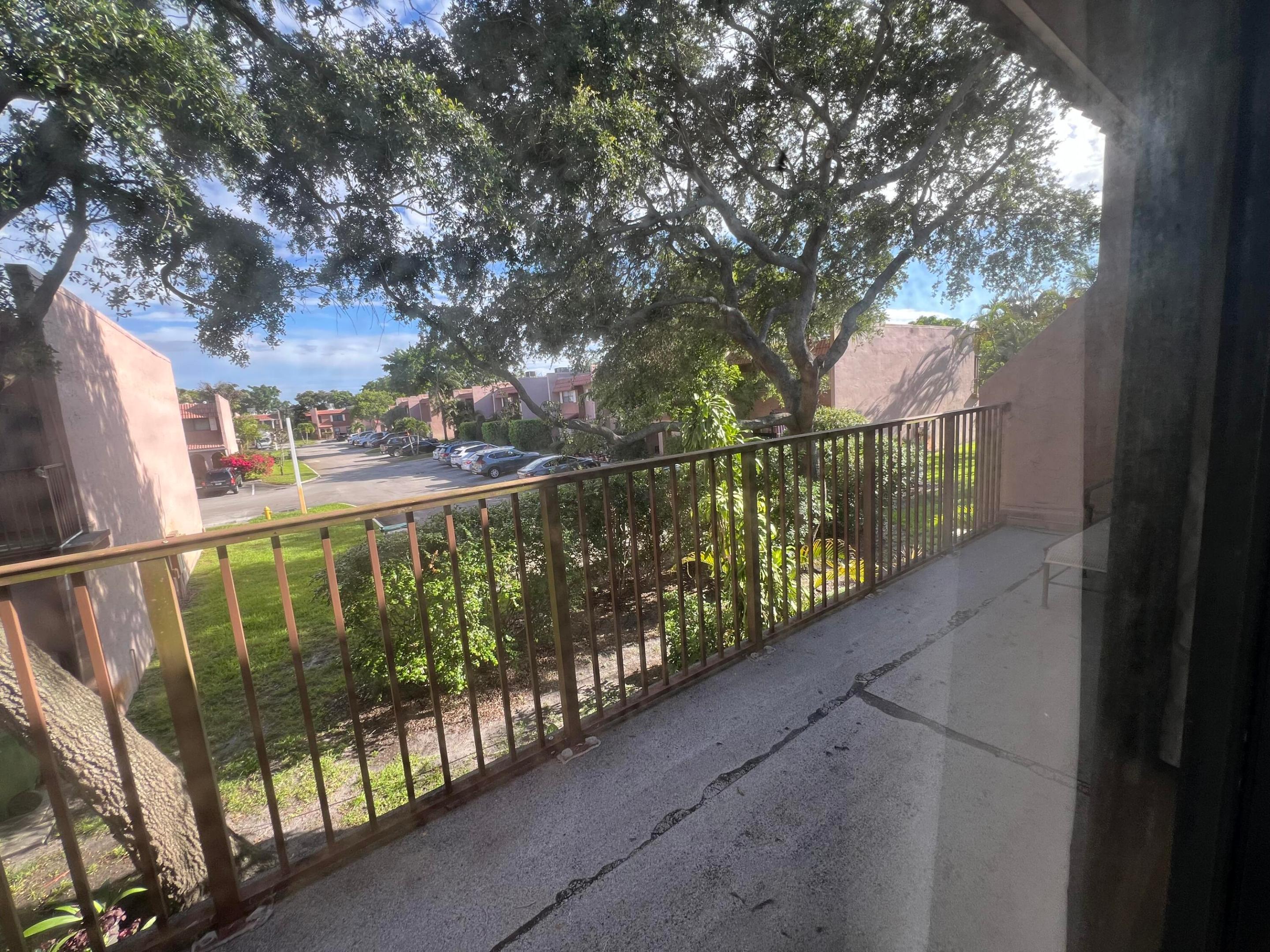 VALENCIA VILLAGE CONDO PHASE I - Residential Lease