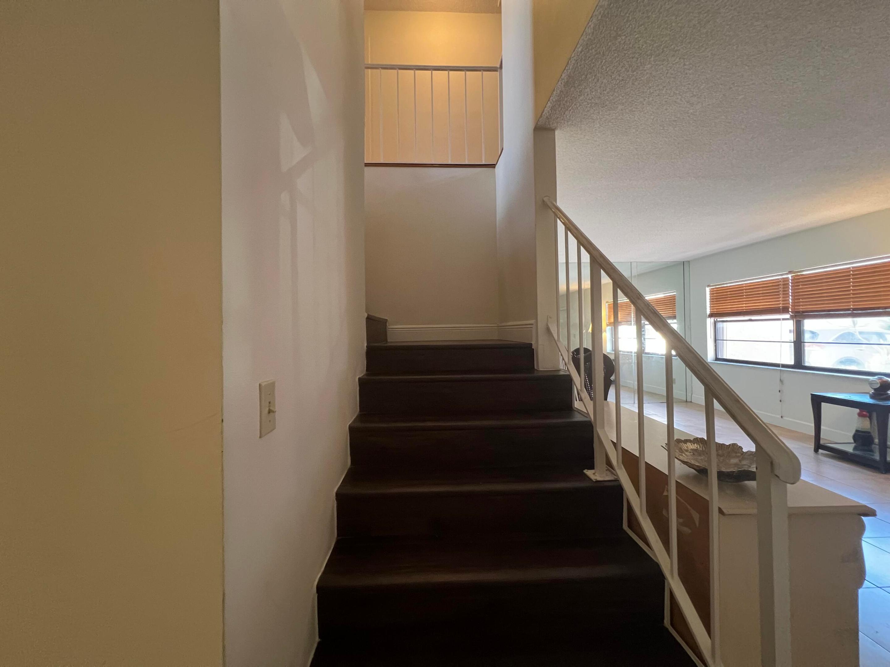 VALENCIA VILLAGE CONDO PHASE I - Residential Lease