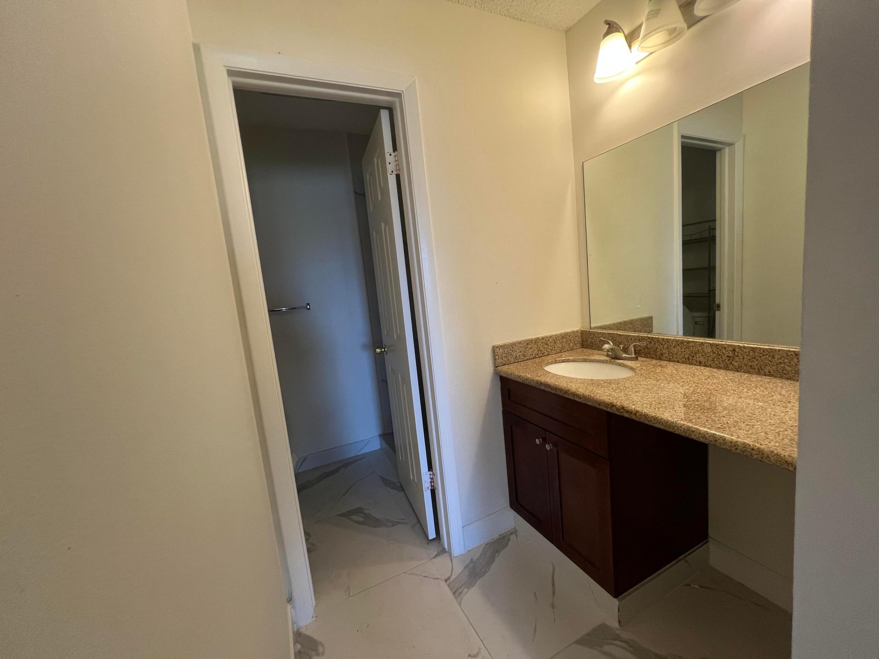 VALENCIA VILLAGE CONDO PHASE I - Residential Lease