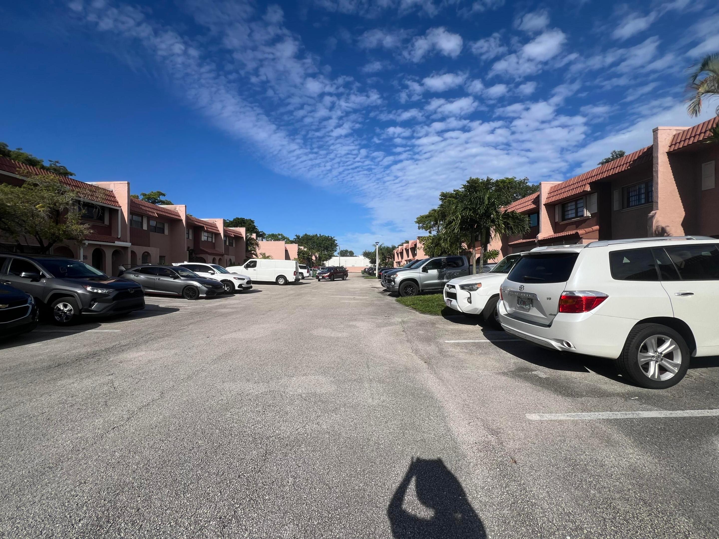 VALENCIA VILLAGE CONDO PHASE I - Residential Lease