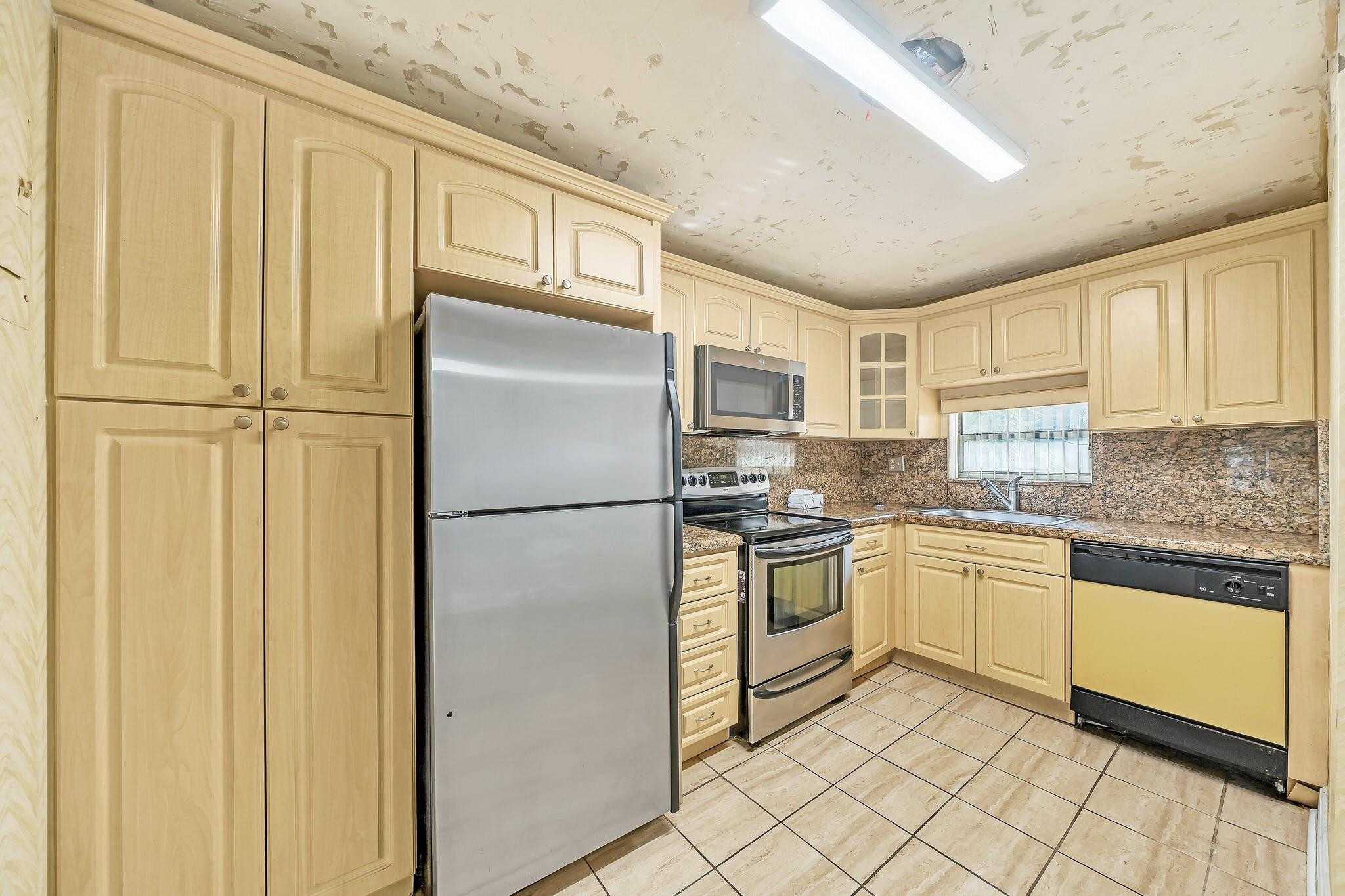Welcome home to beautiful Hollybrook Golf and Tennis 55 + community. This is a 2-bedroom 2-bathroom condo located on the second floor, with stunning views of the water and golf course.  Conveniently located close to shopping, grocery stores, dining, medical facilities, and so much more. Gated community.