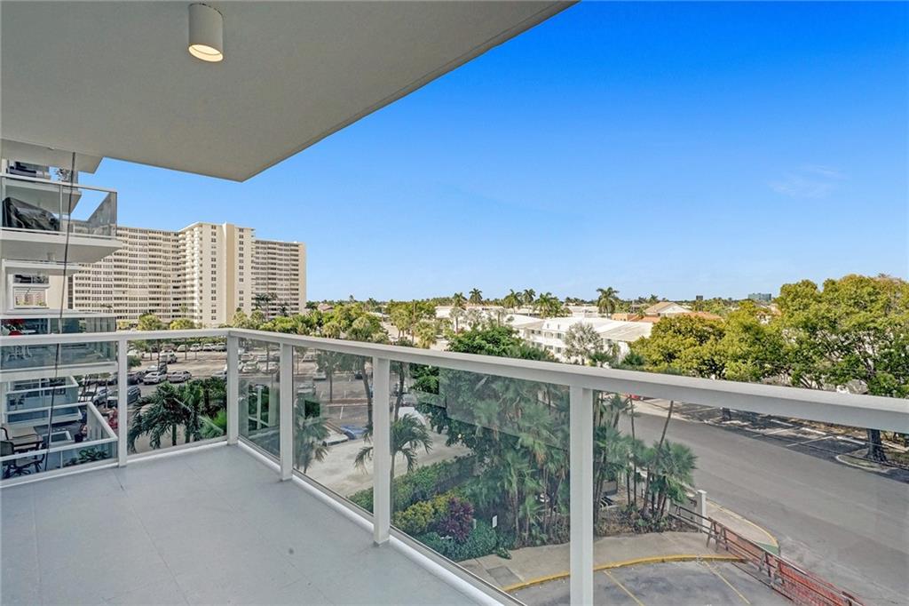 Coral Ridge Towers East - Residential