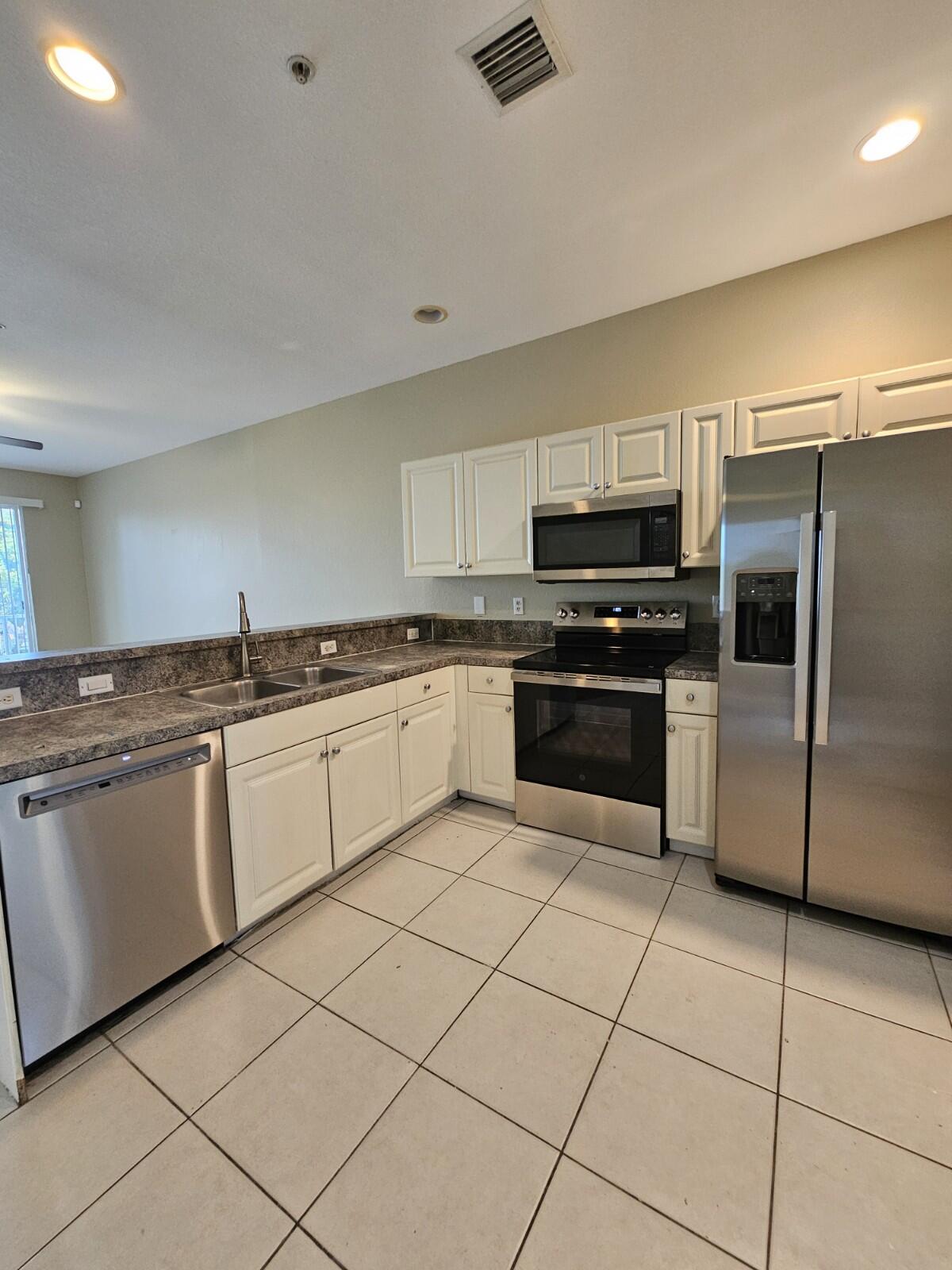 MARSH HARBOUR 4 CONDO - Residential Lease