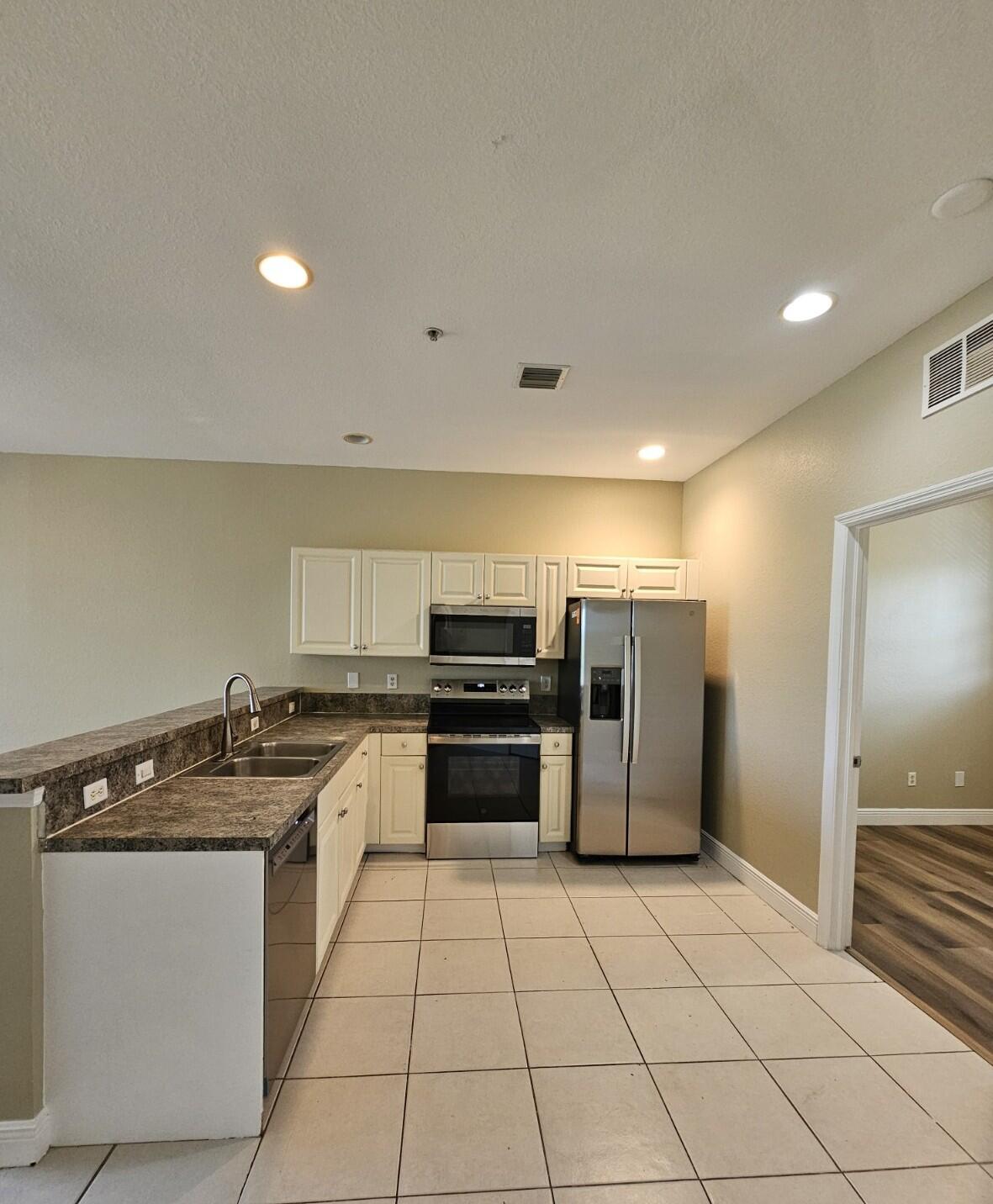 MARSH HARBOUR 4 CONDO - Residential Lease