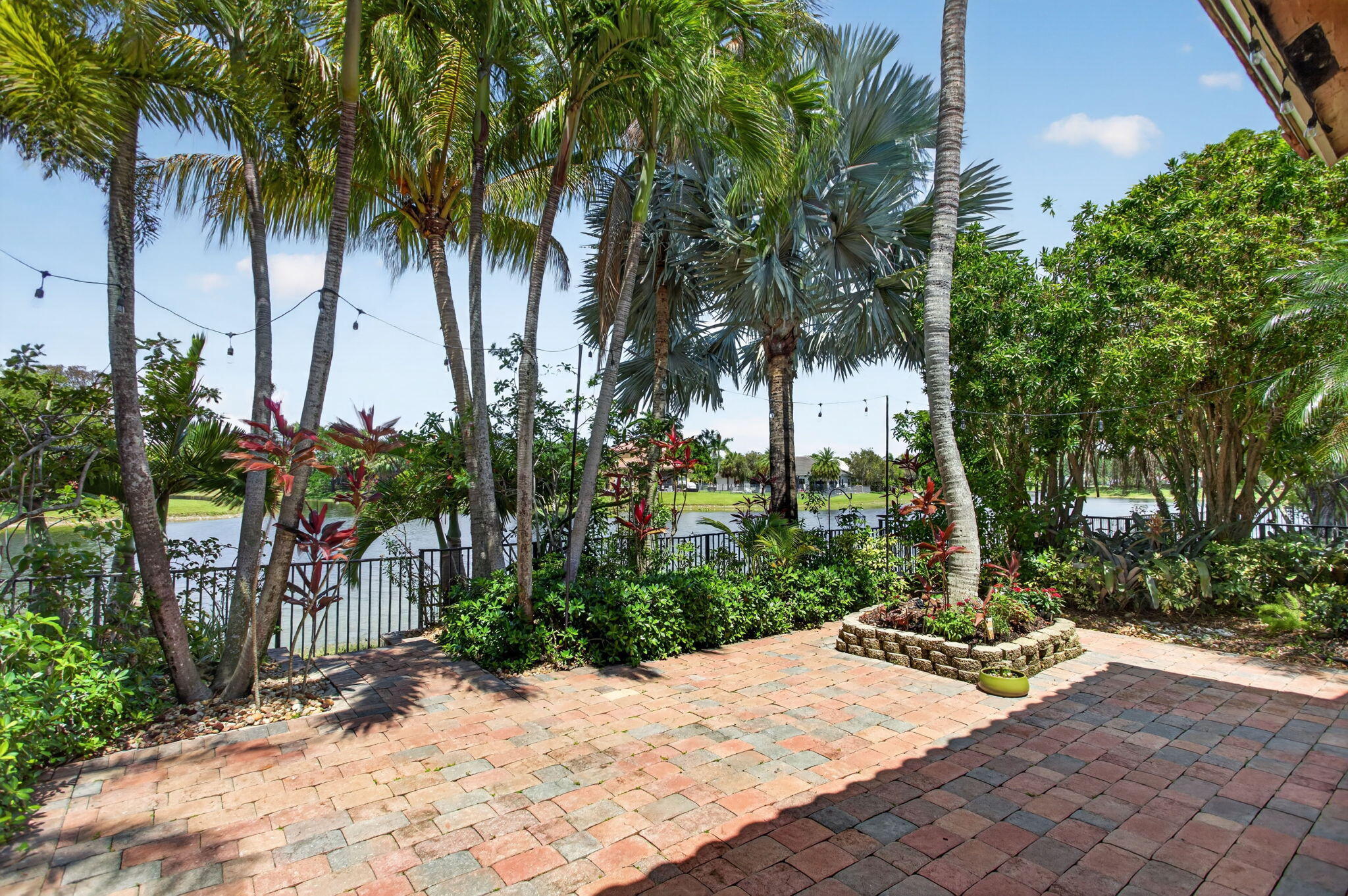 PARKLAND ISLES - Residential