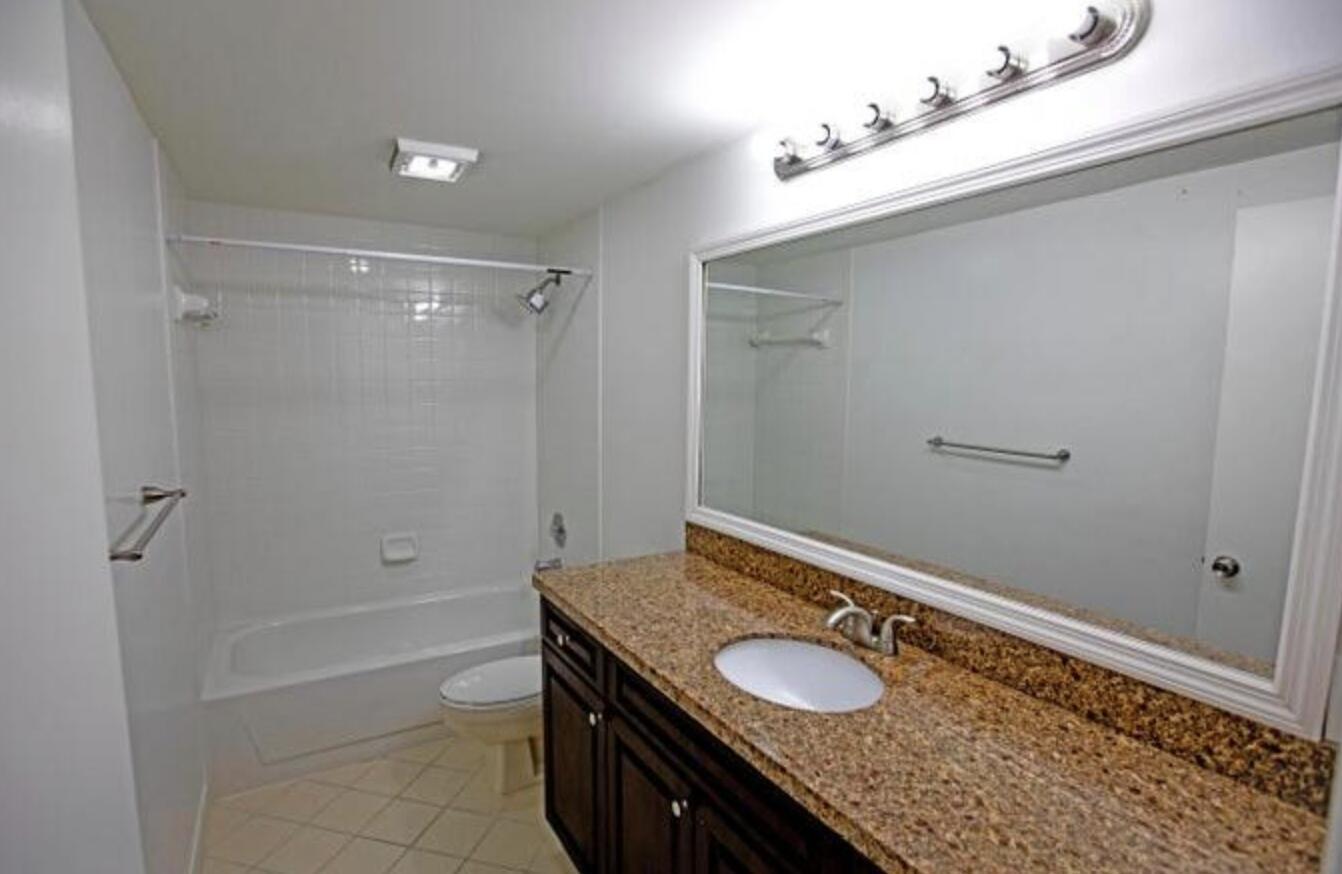 WATERSIDE LUXURY TOWNHOMES CONDO - Residential