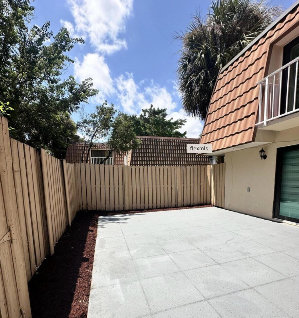 WATERSIDE LUXURY TOWNHOMES CONDO - Residential