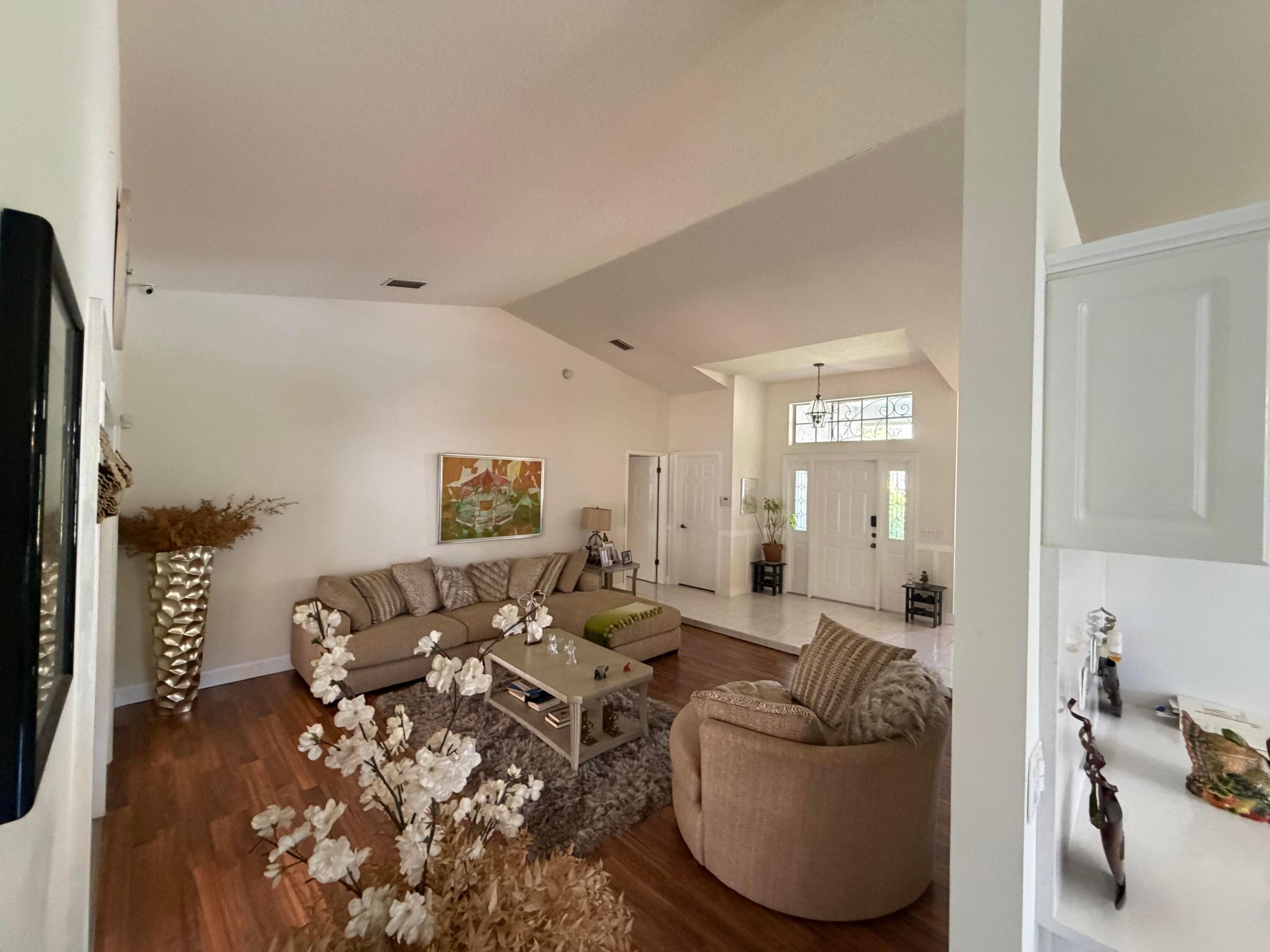 ALBERT LAKES GARDEN - Residential