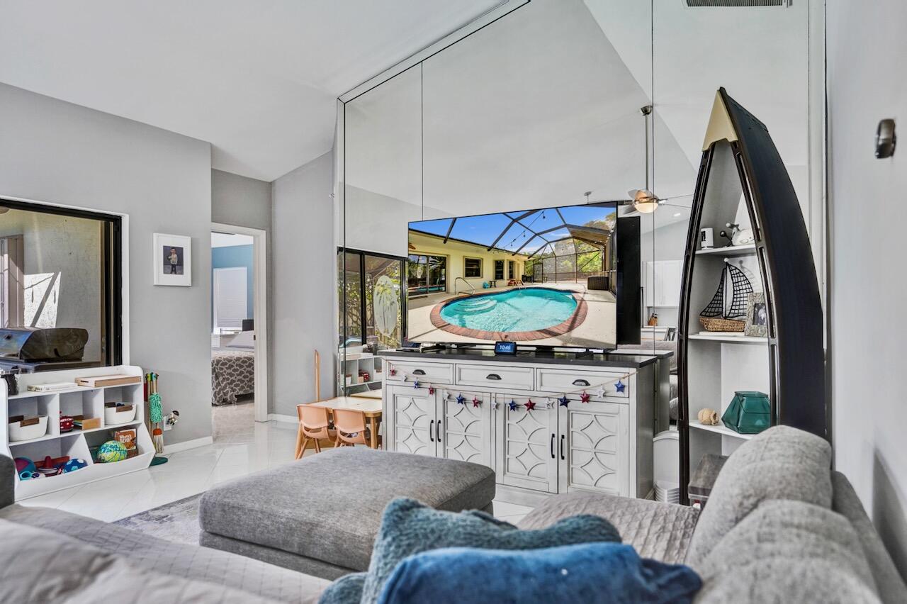 MEADOWS 300 1 - Residential