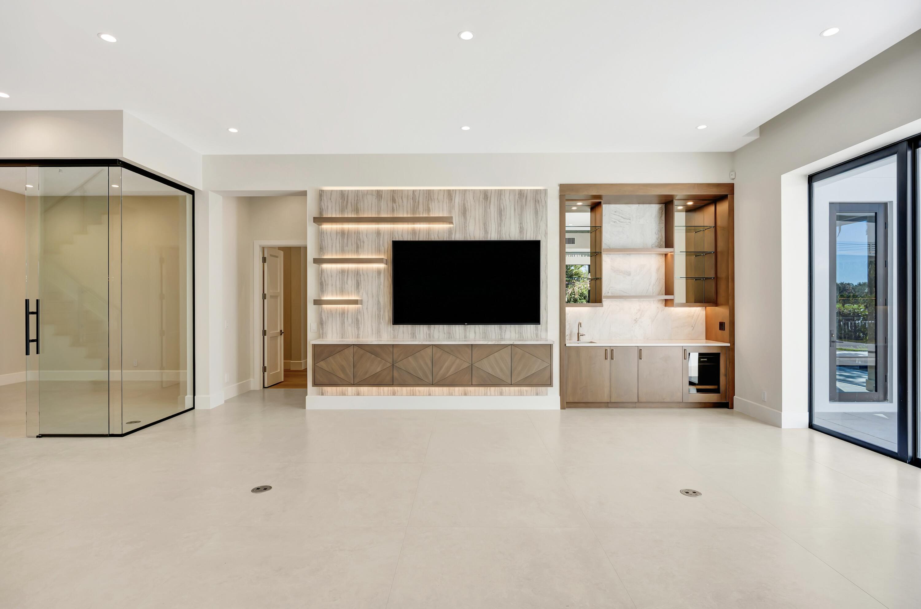 ADMIRALS COVE - Residential