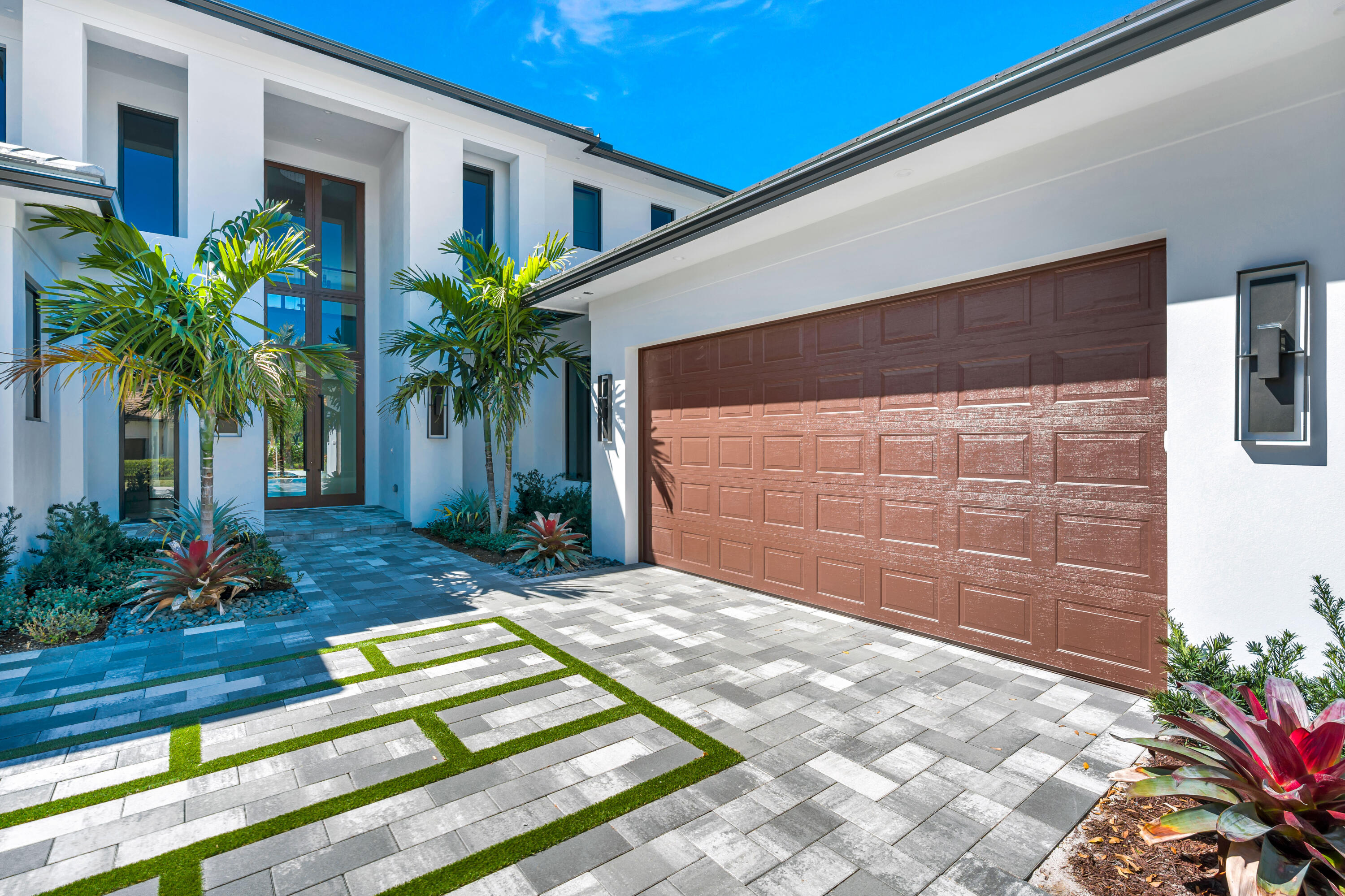 ADMIRALS COVE - Residential