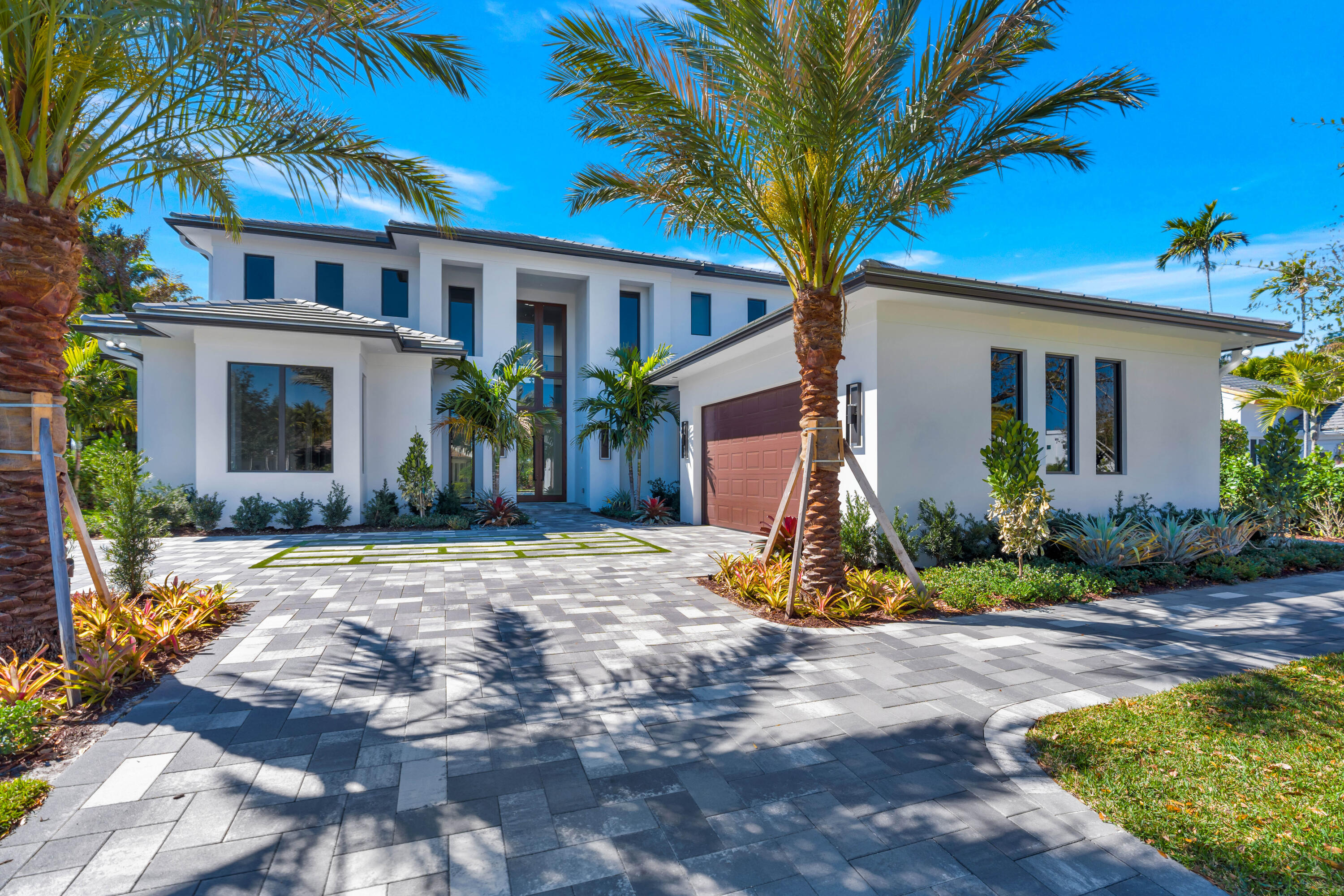 ADMIRALS COVE - Residential