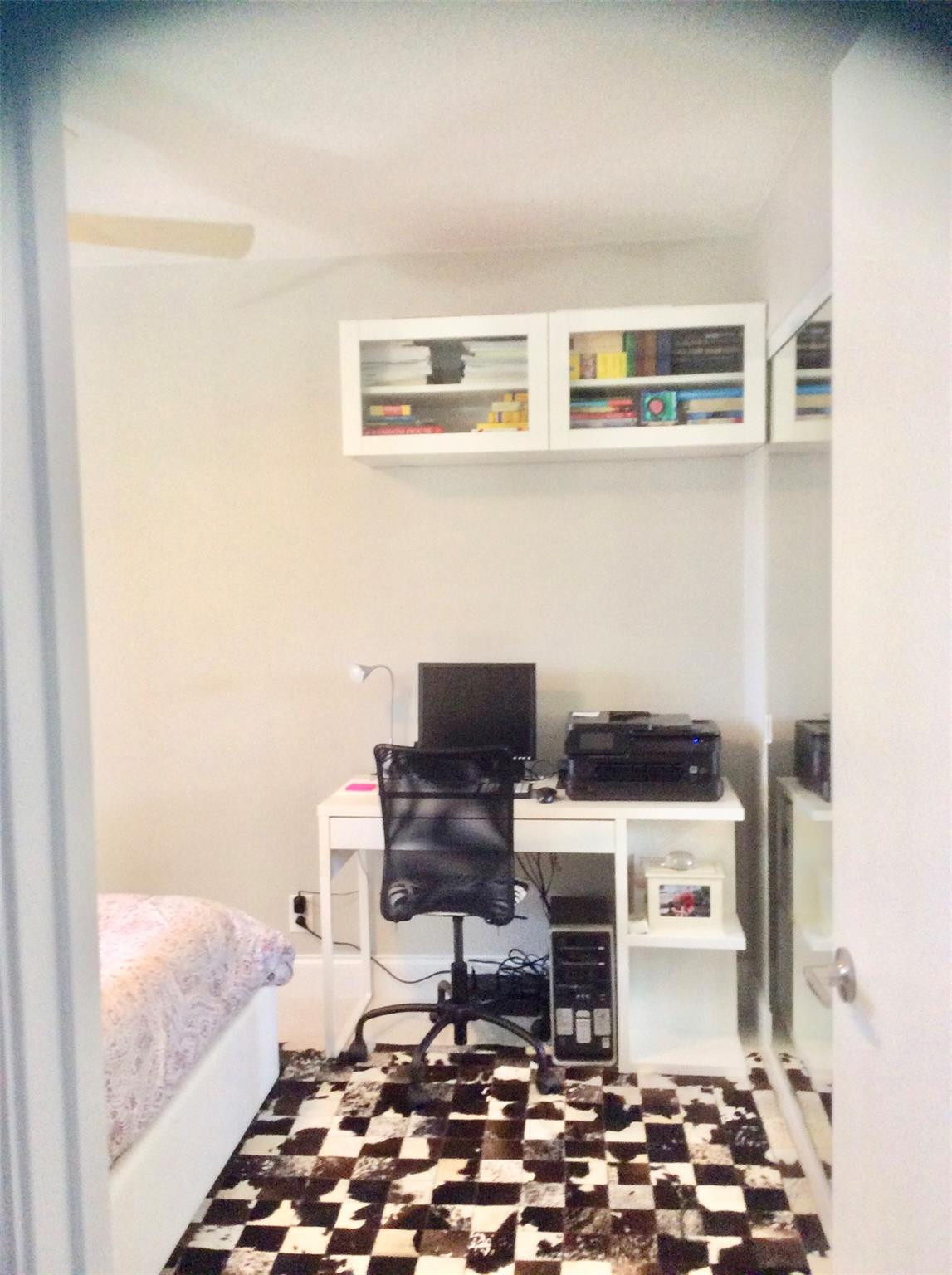CYPRESS BEND CONDOMINIUM V - Residential Lease