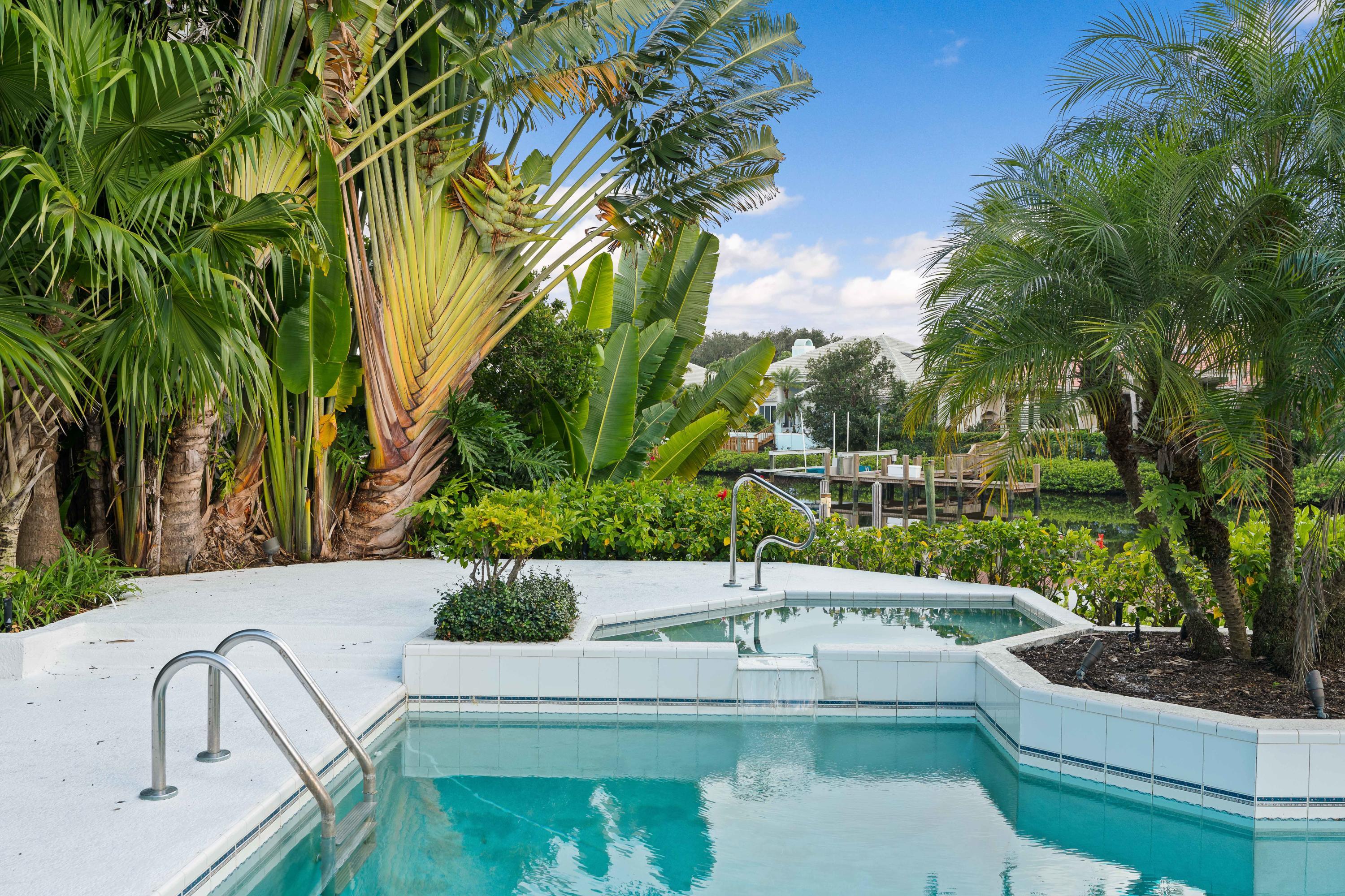 ADMIRALS COVE - Residential Lease