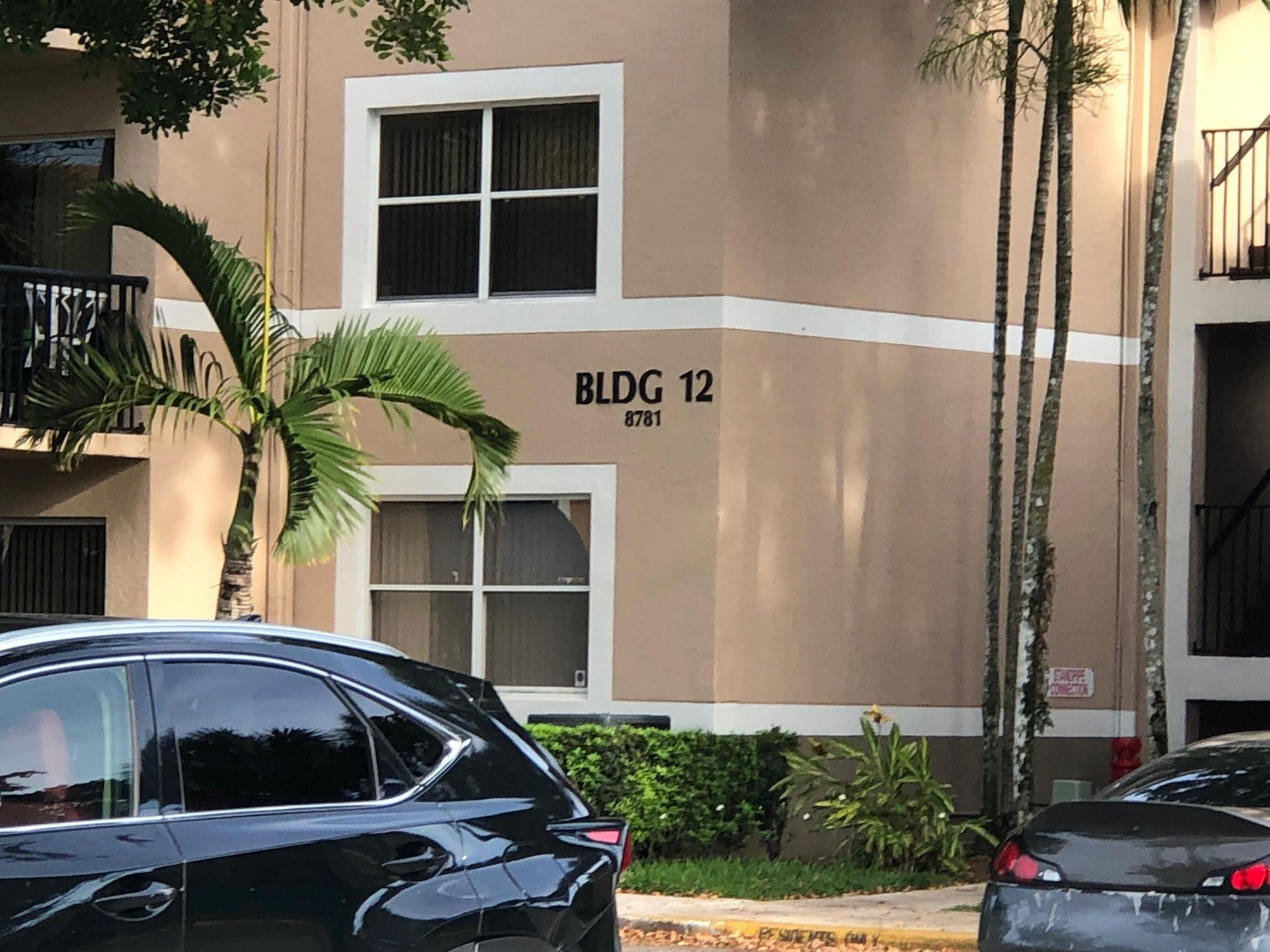 GREAT DEAL 1/1 AVAIL AVAIL TO MOVE IN OR RENT OUT TO TENANTS...  NEWER AC, NEW WASHER DRYER IN UNIT. INVESTORS INCOME GENERATOR 1ST YEAR AVAILABLE TO RENT!