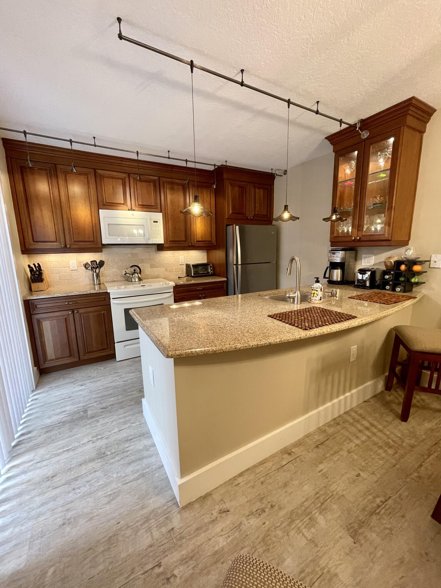 RIVER - Residential Lease
