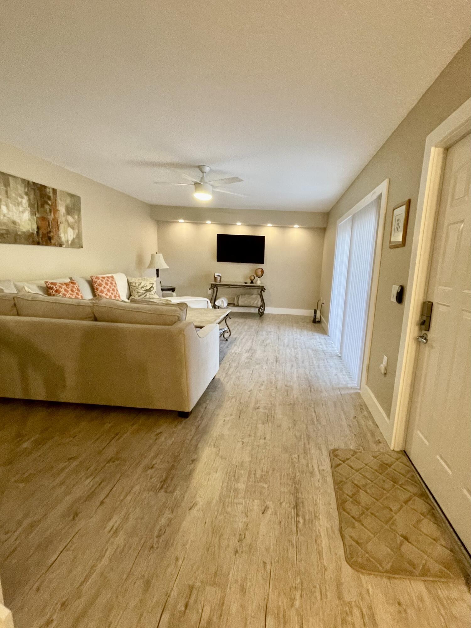 RIVER - Residential Lease