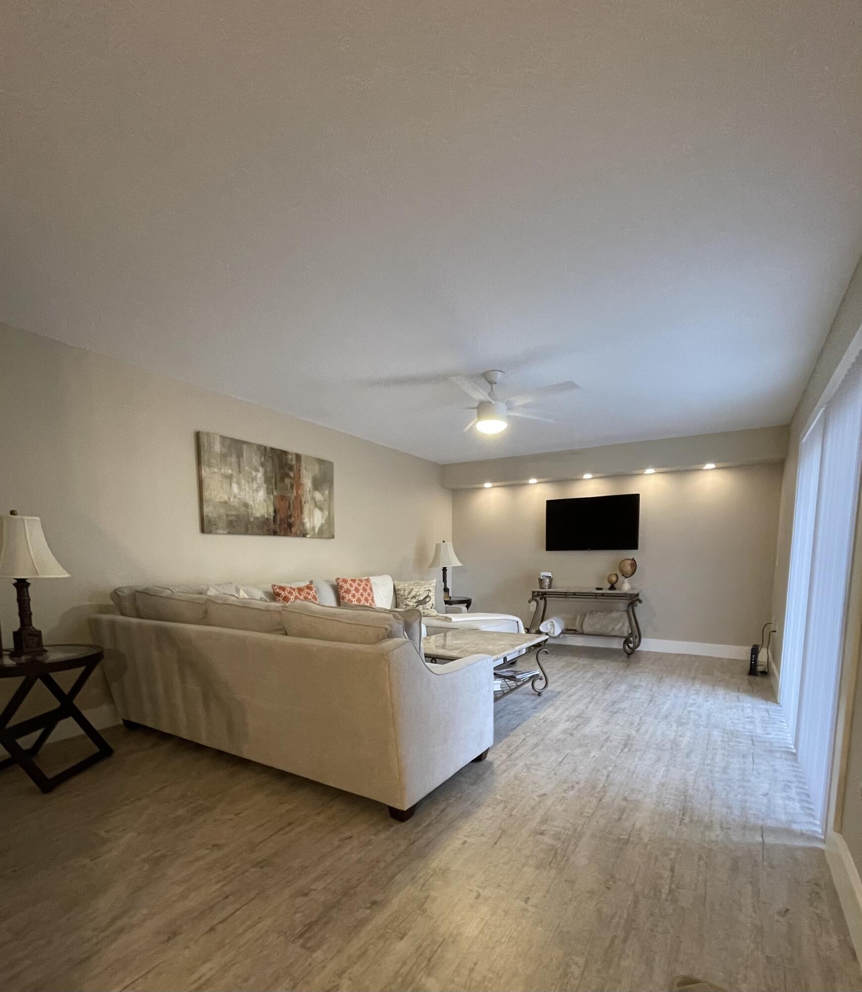 RIVER - Residential Lease