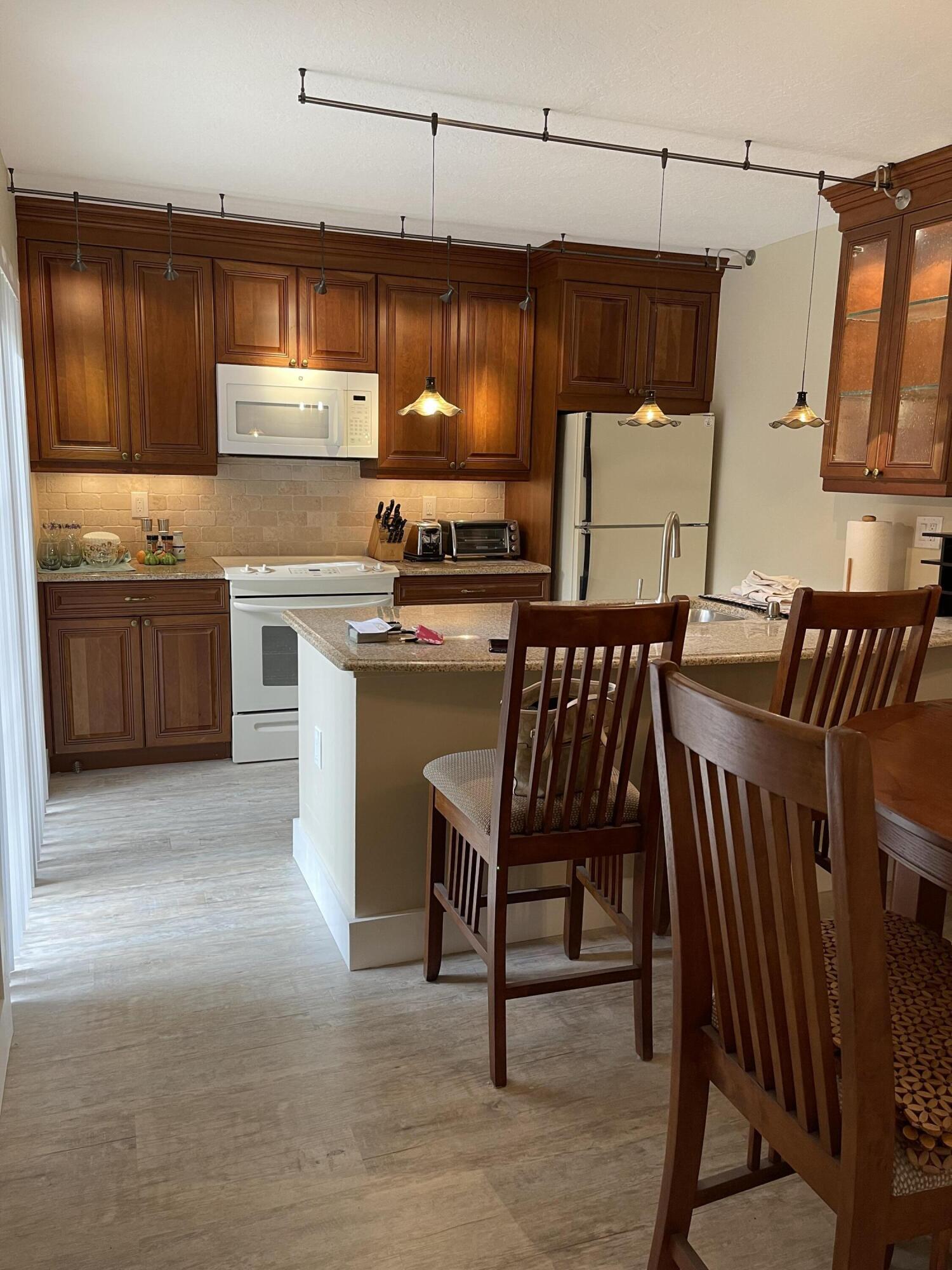 RIVER - Residential Lease