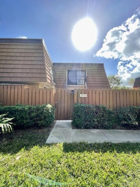 RIVER - Residential Lease